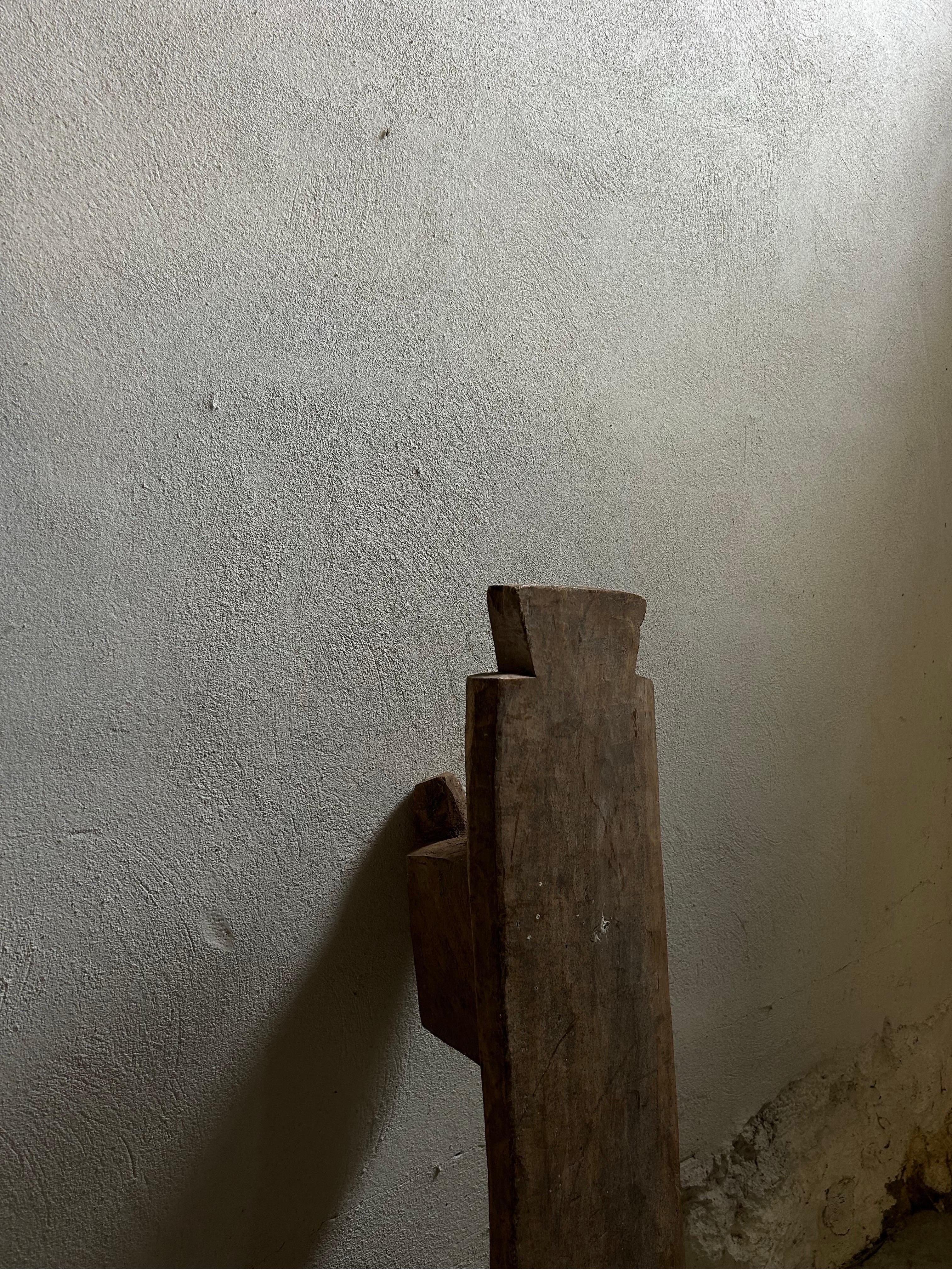 Africano Coppia di sedie in legno della tribù africana dei Lobi, arte popolare del XX secolo in vendita