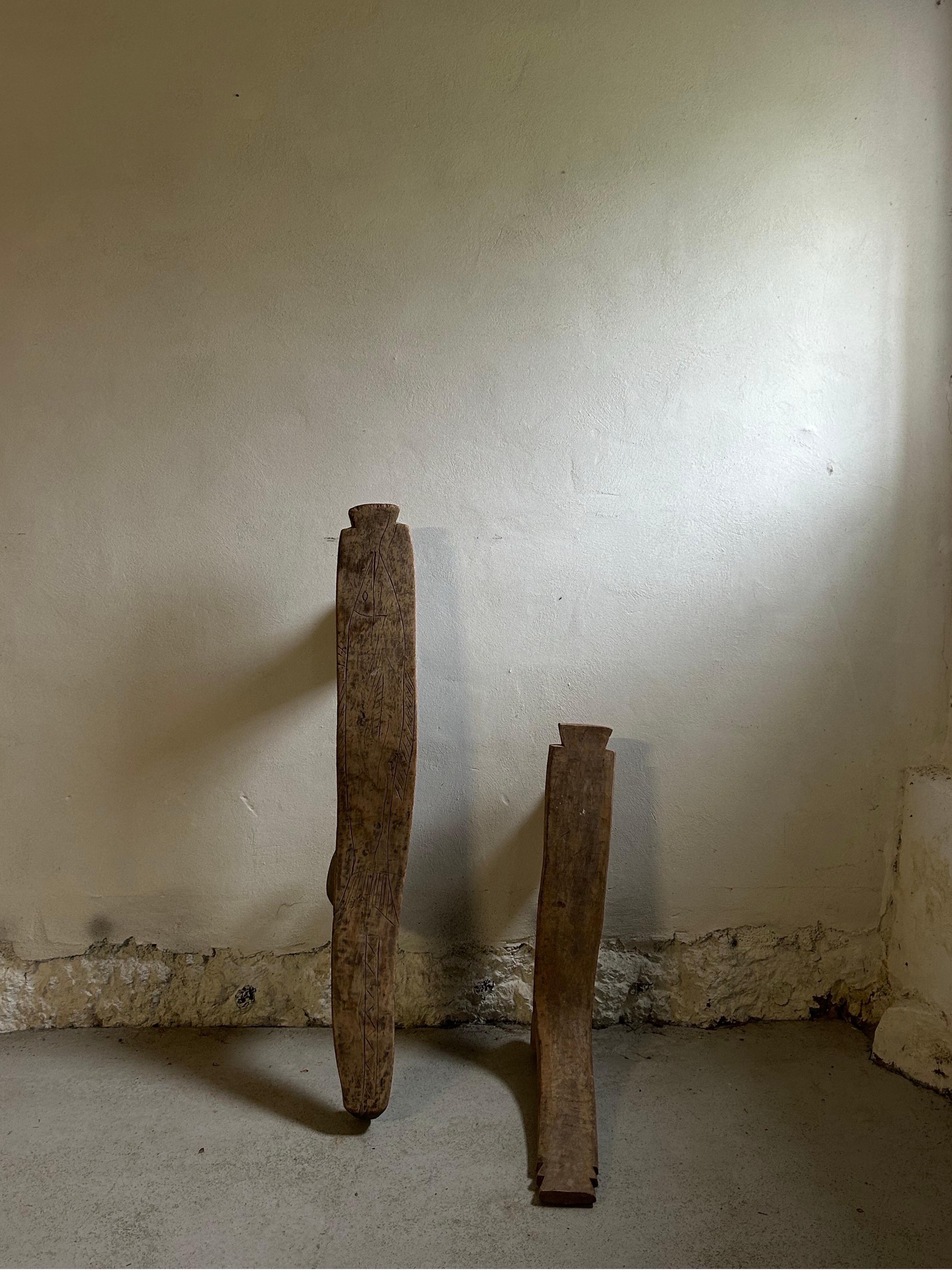 Intagliato a mano Coppia di sedie in legno della tribù africana dei Lobi, arte popolare del XX secolo in vendita