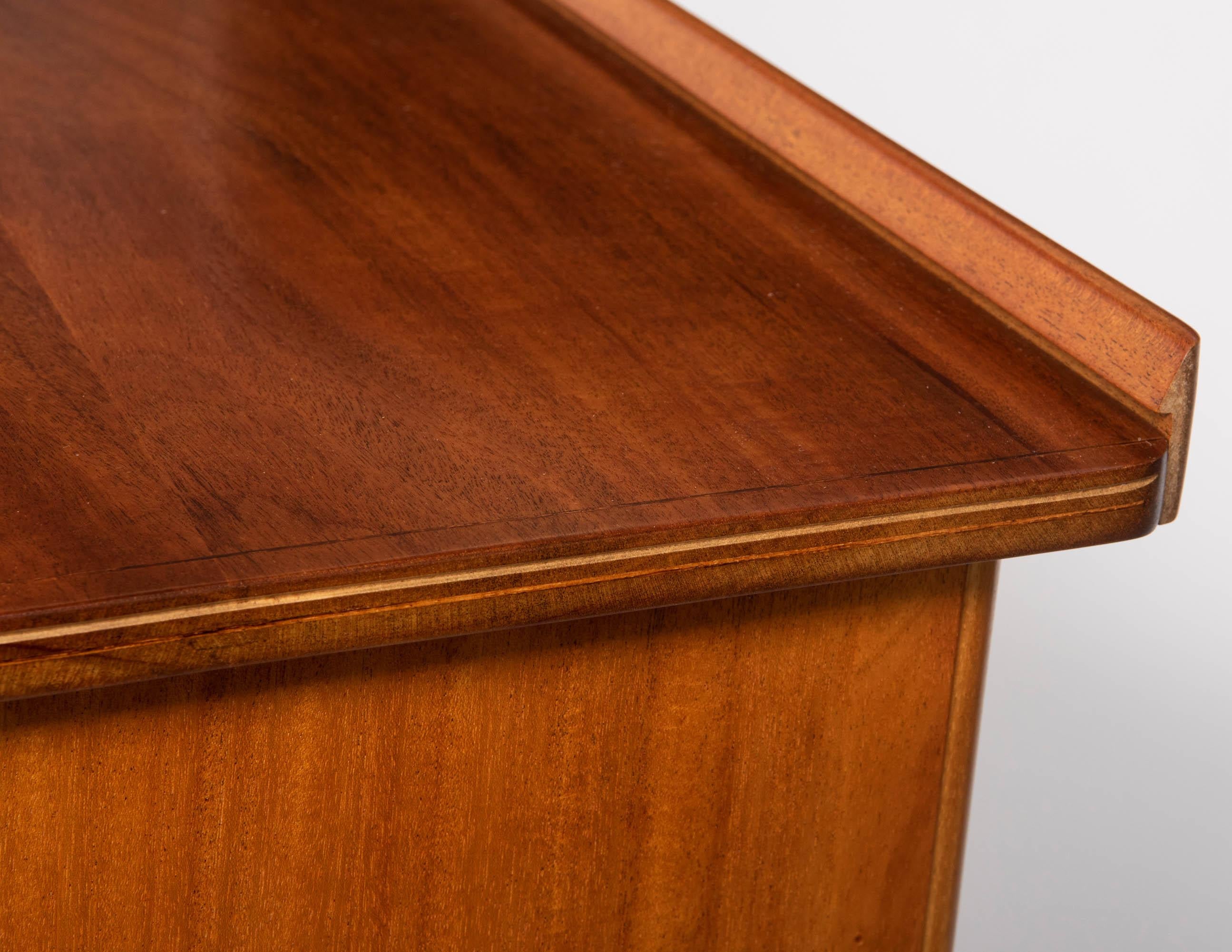 Pair of African Mahogany Side Cabinets by Edward Barnsley, England, circa 1956 im Angebot 2