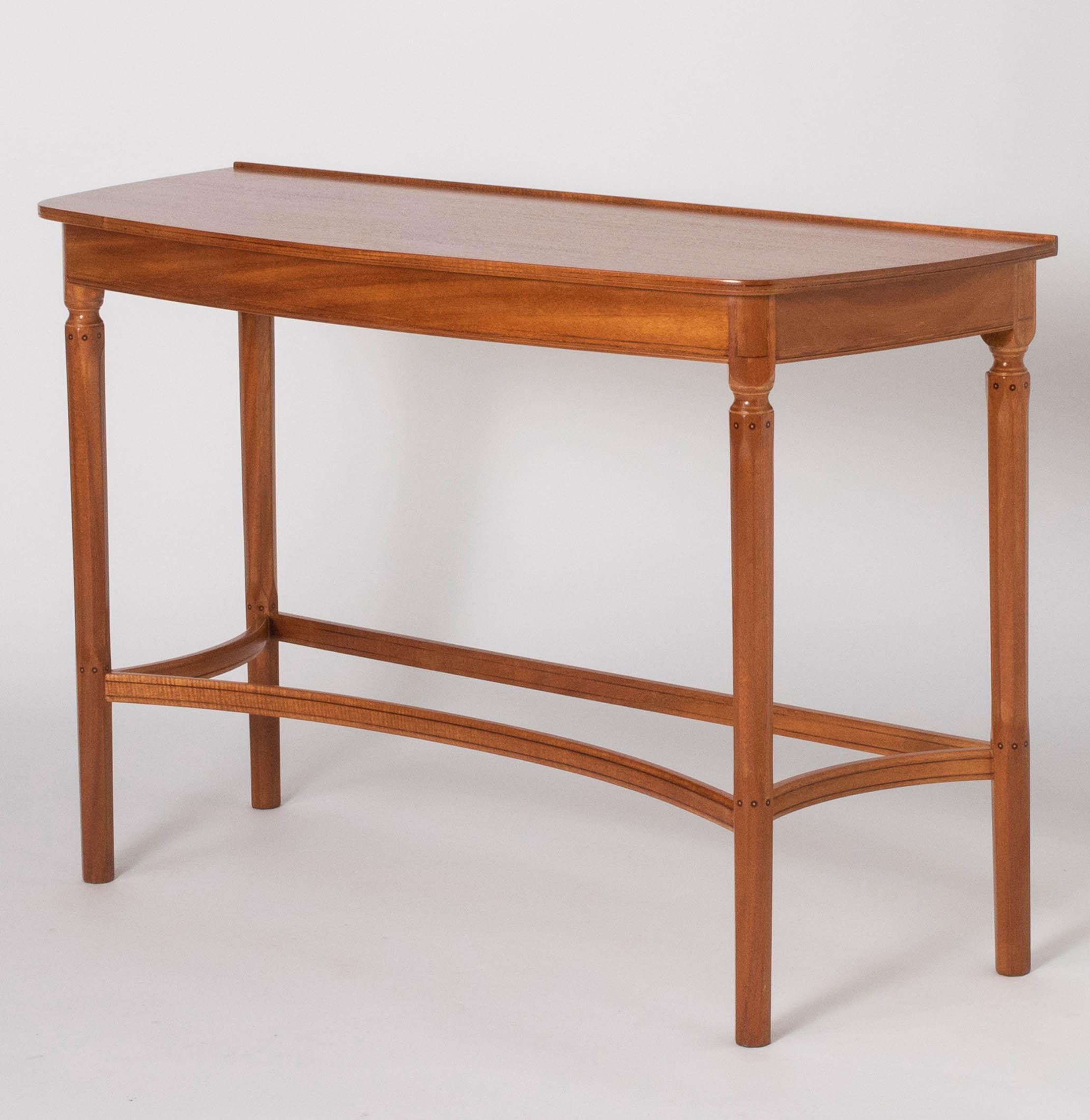 Pair of African Mahogany Side Tables by Edward Barnsley, England, circa 1956 im Angebot 2