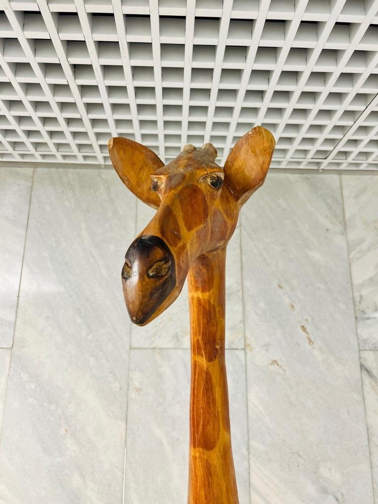 Paire de sculptures africaines en bois noble représentant des girafes  Bon état - En vente à Rio De Janeiro, RJ