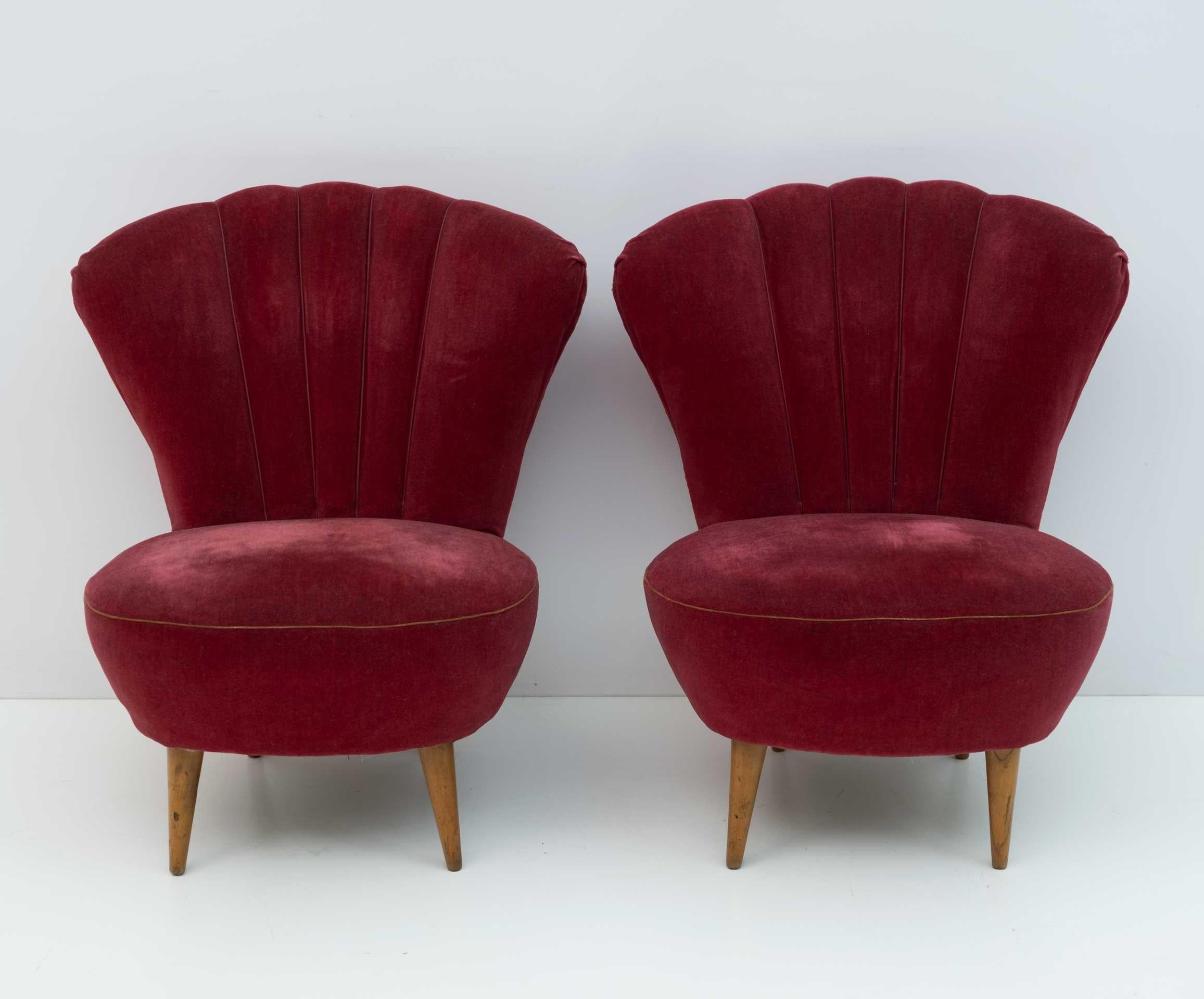 Pair of After Gio Ponti Mid-Century Modern Italian Small Armchairs by ISA, 1950s In Good Condition In Puglia, Puglia