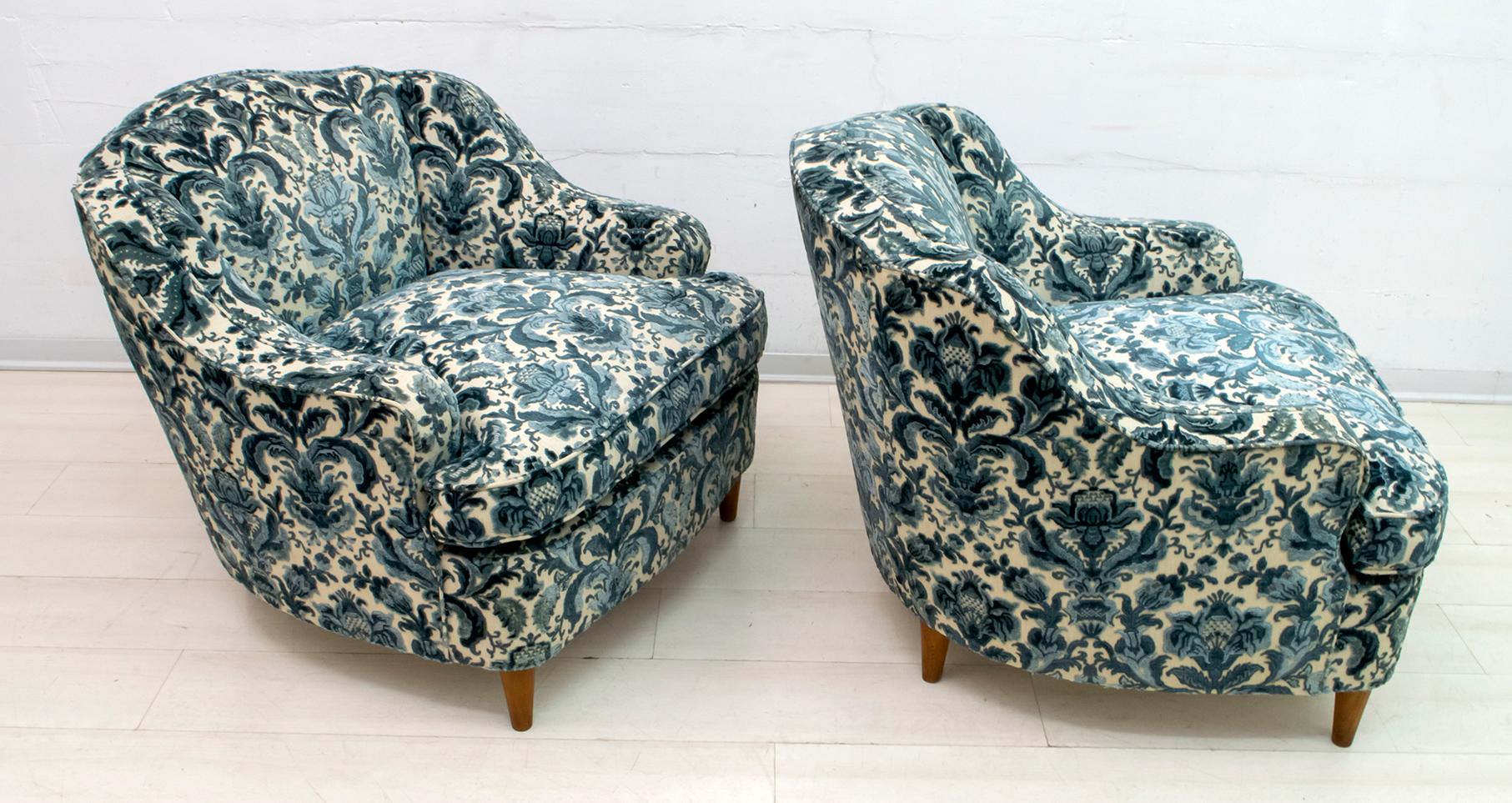 Pair of After Gio Ponti Mid-Century Modern Italian Textured Velvet Armchairs In Excellent Condition In Puglia, Puglia