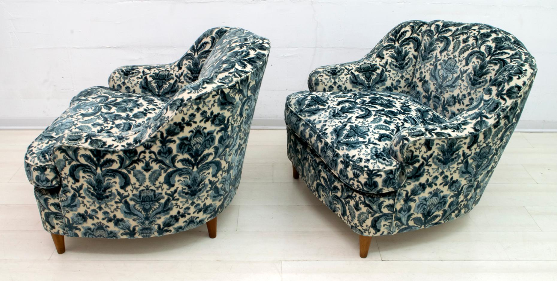 Mid-20th Century Pair of After Gio Ponti Mid-Century Modern Italian Textured Velvet Armchairs
