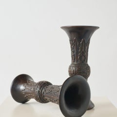 Paire de vases Gu-Form en bois d'agarwood