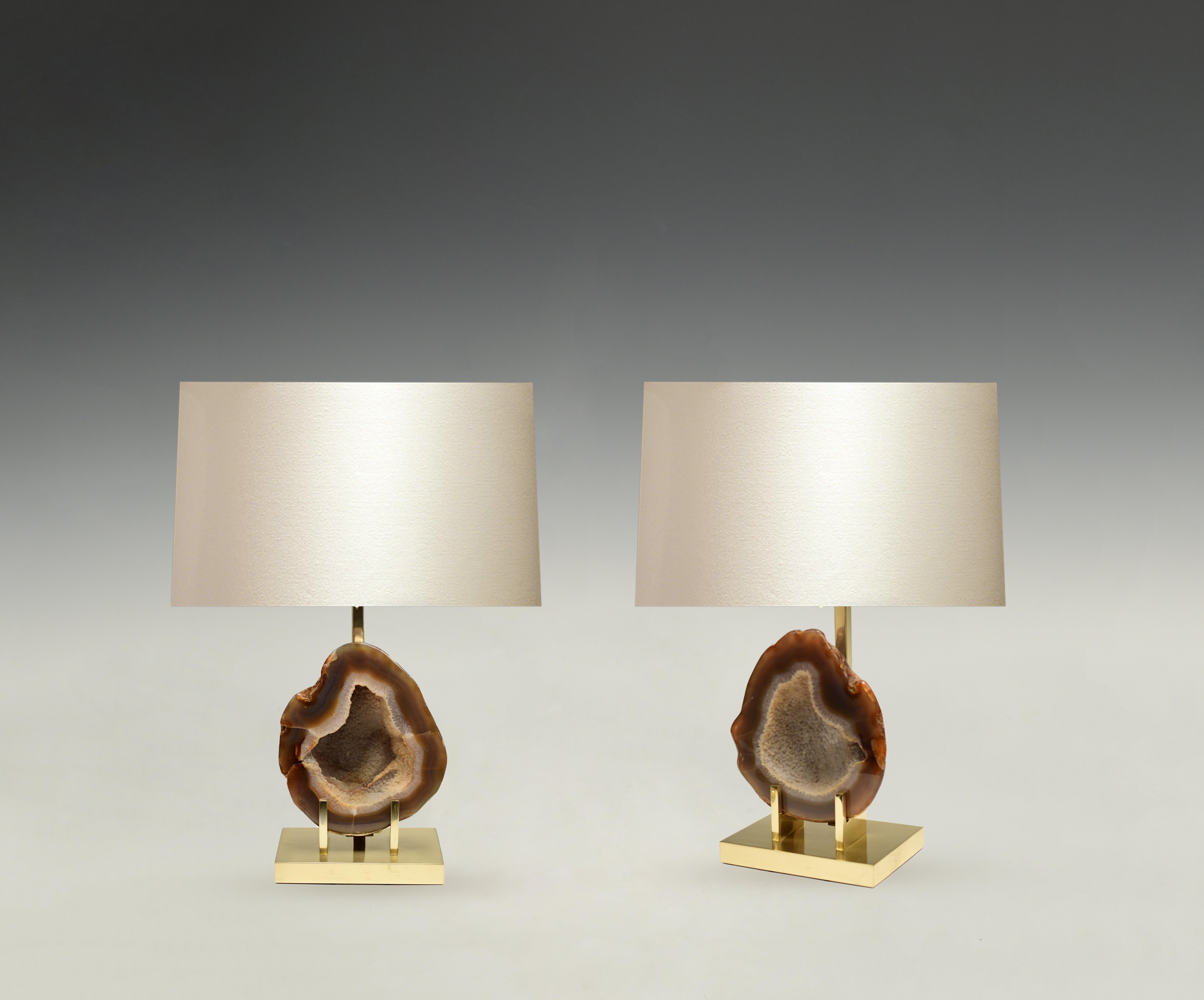 Pair of rare natural agate mounts as lamps with the polish brass base.
Each lamp installs two sockets.
Lampshade do not include.