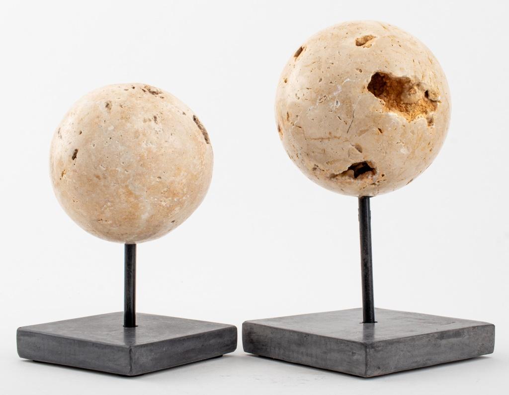 Pair of Agate Quartz Crystal Geode Spheres In Good Condition For Sale In New York, NY