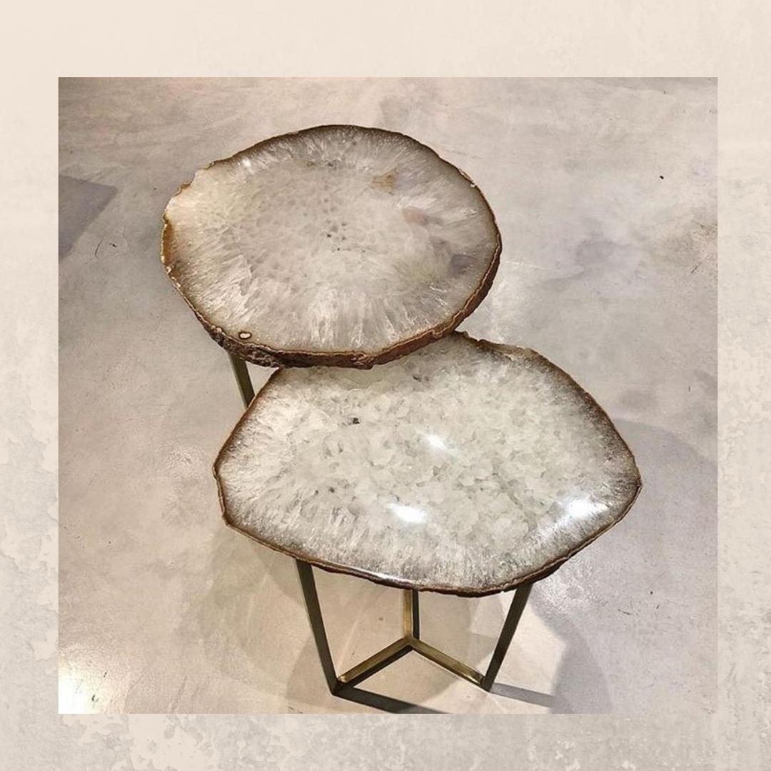 Coffee tables created with thick agate blades, topped. Chrome-plated iron base in oxidized brass. Pair available.
The natural stone integrates with the different design languages, combining straight and sinuous curves in a sophisticated