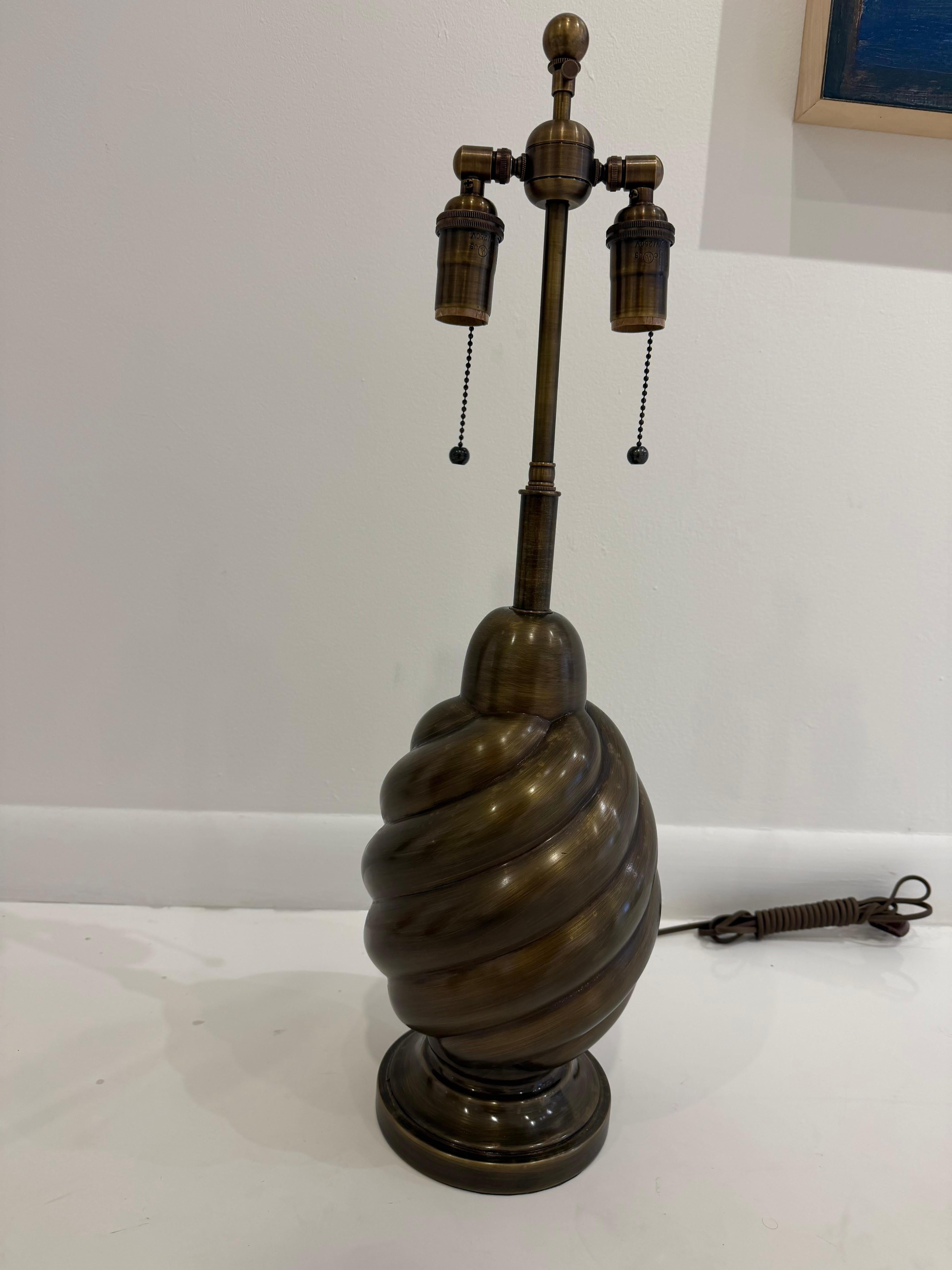 Paire de lampes de table Westwood américaines des années 1960 en laiton vieilli en vente 3