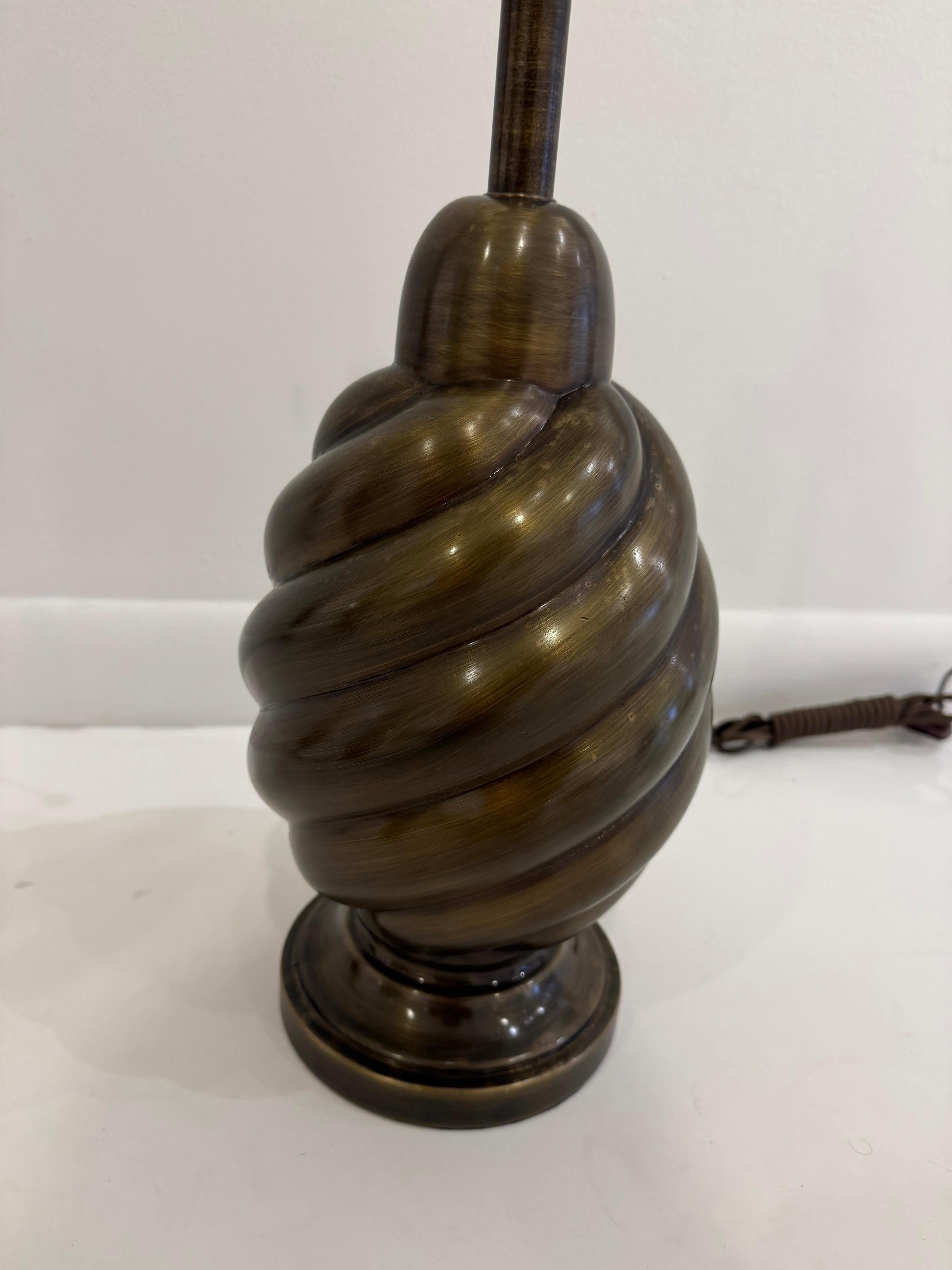 Paire de lampes de table Westwood américaines des années 1960 en laiton vieilli en vente 4