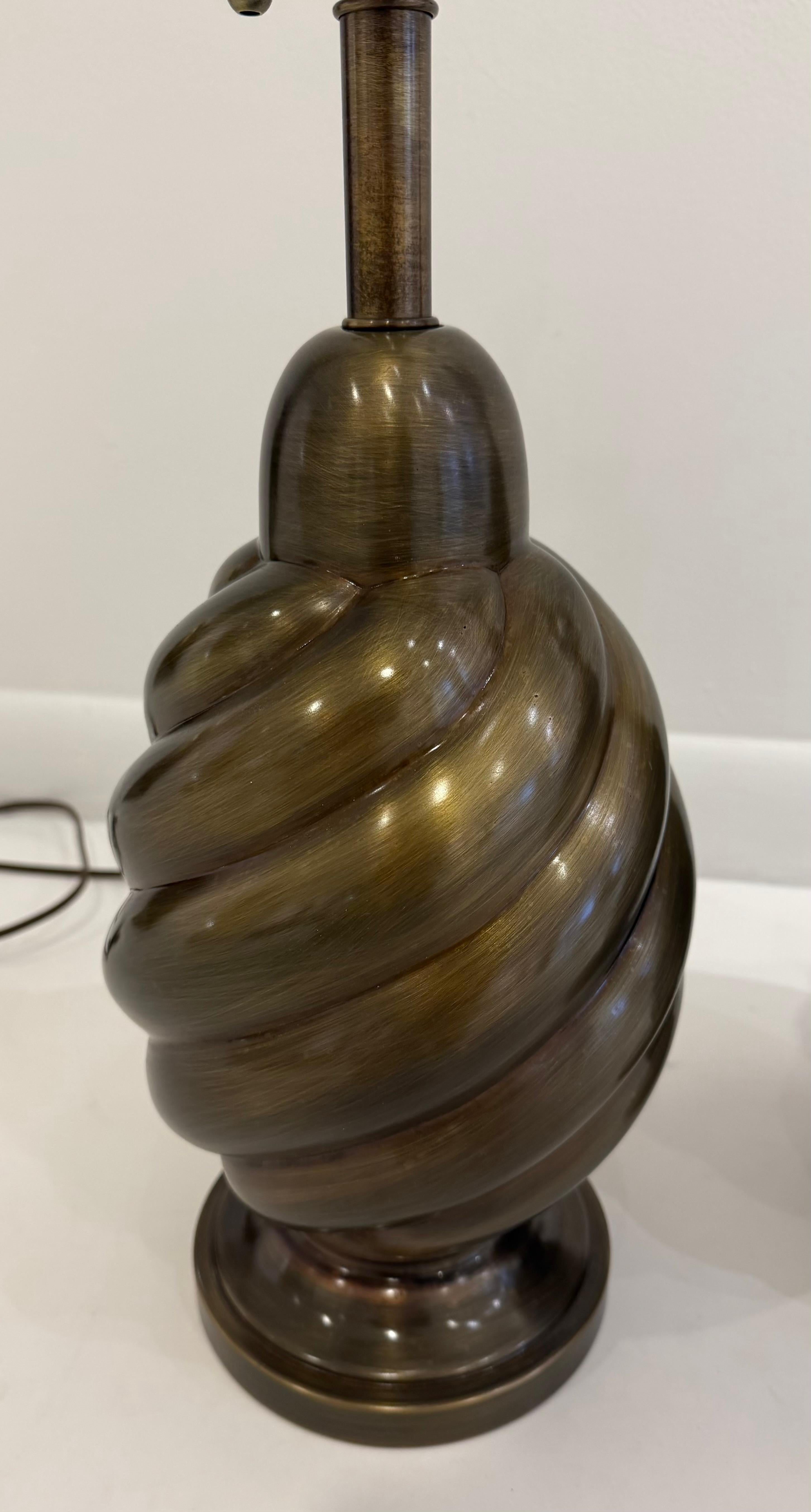 Mid-Century Modern Paire de lampes de table Westwood américaines des années 1960 en laiton vieilli en vente