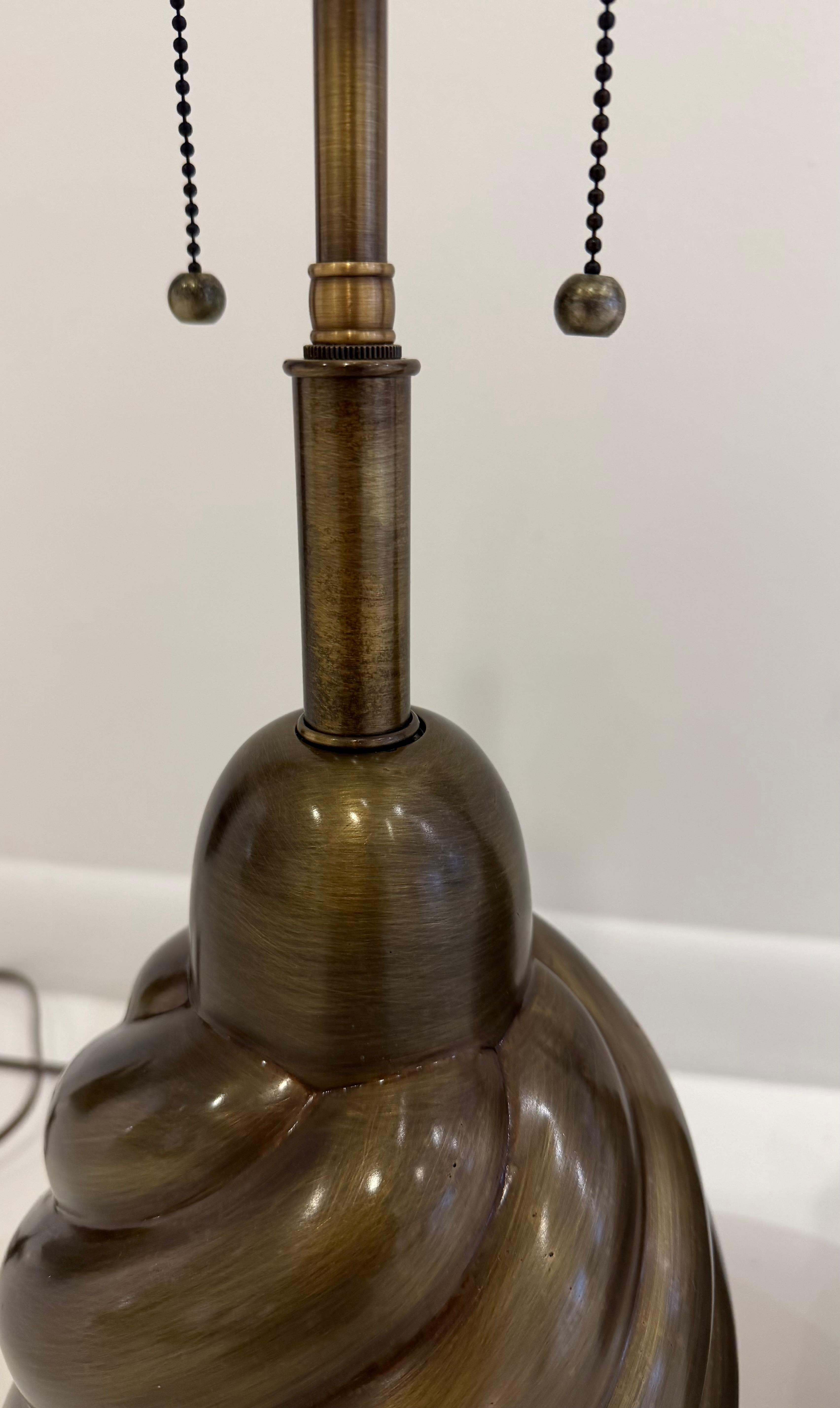 Paire de lampes de table Westwood américaines des années 1960 en laiton vieilli Excellent état - En vente à New York, NY