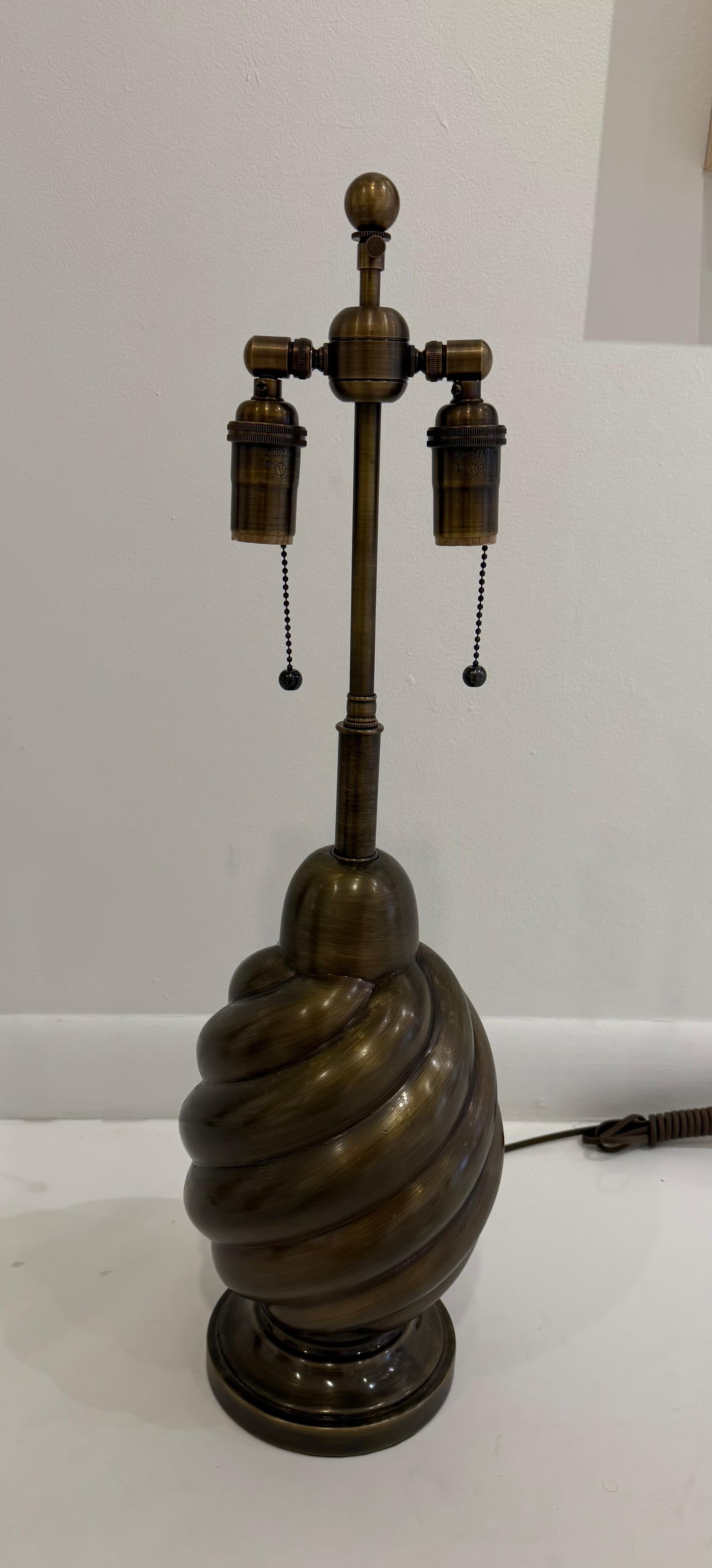 Milieu du XXe siècle Paire de lampes de table Westwood américaines des années 1960 en laiton vieilli en vente