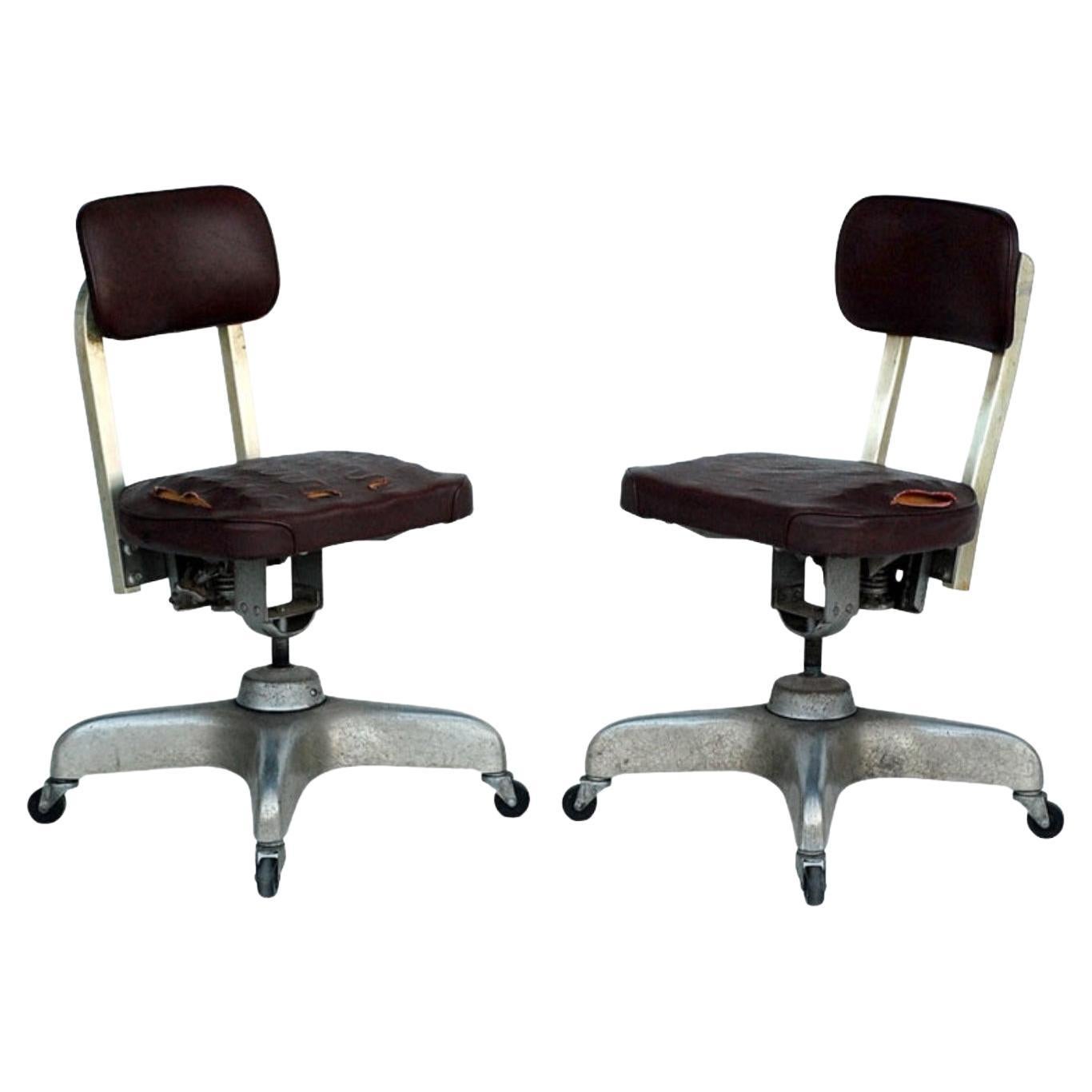 Paire de fauteuils pivotants de bureau industriels vieillis