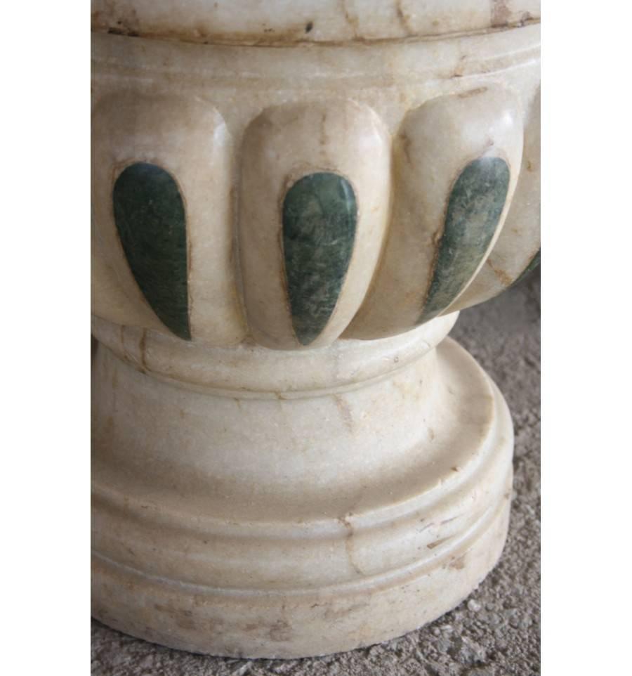 Pair of Aged Macael Marble Hand-Carved Planters with Serpentine Green Inlays In Good Condition In Marbella, ES
