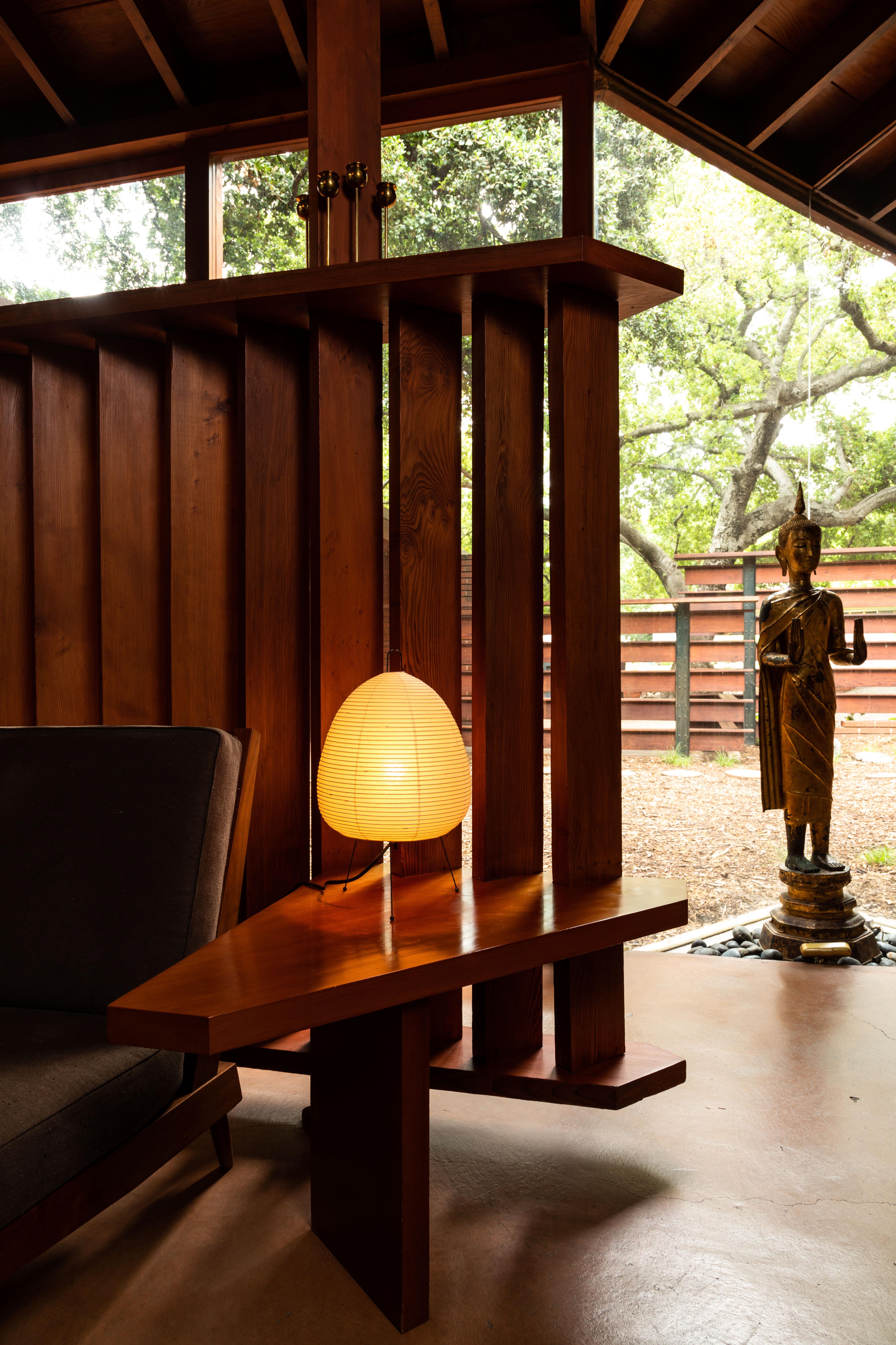 Pair of Akari Model 1A Light Sculptures by Isamu Noguchi In Excellent Condition In Glendale, CA