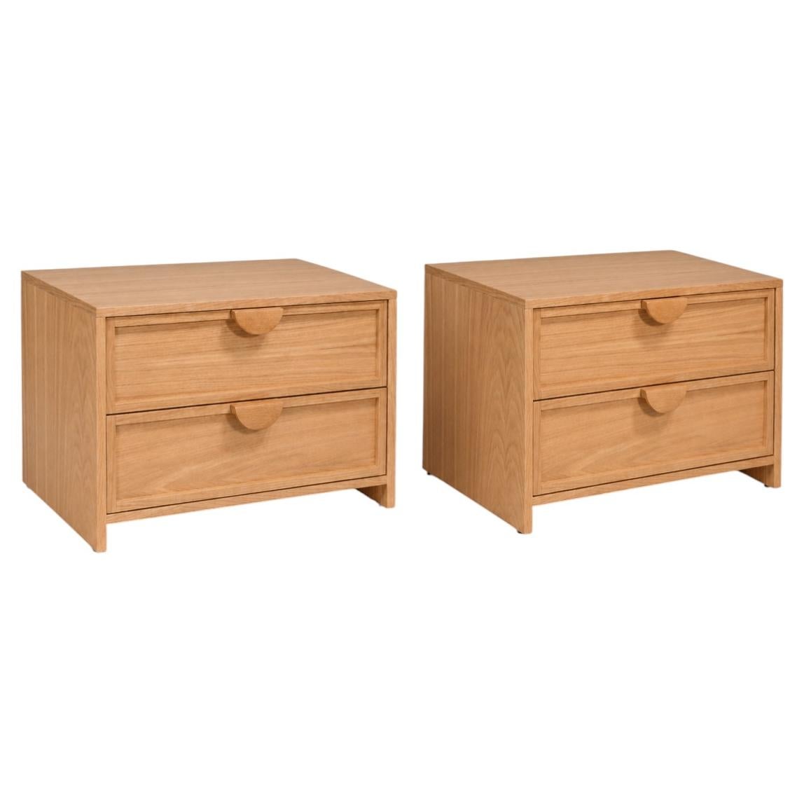 Ein Paar Akari-Nachttische – moderne Nachttische aus Eiche im minimalistischen Design im Angebot