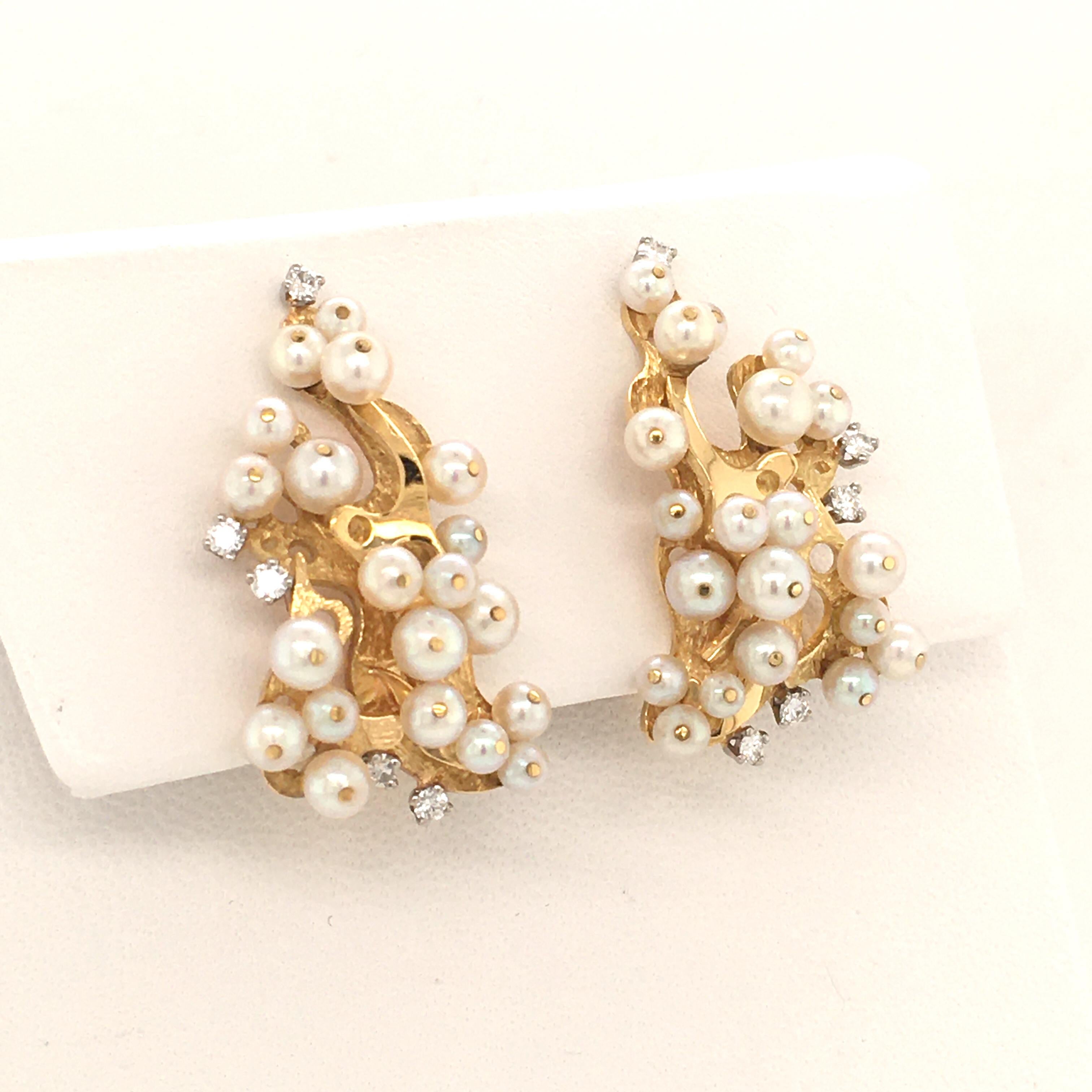 Round Cut Pair of Akoya Pearl Yellow Gold Earclips