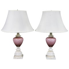 Paire de lampes de bureau en albâtre et verre opalin