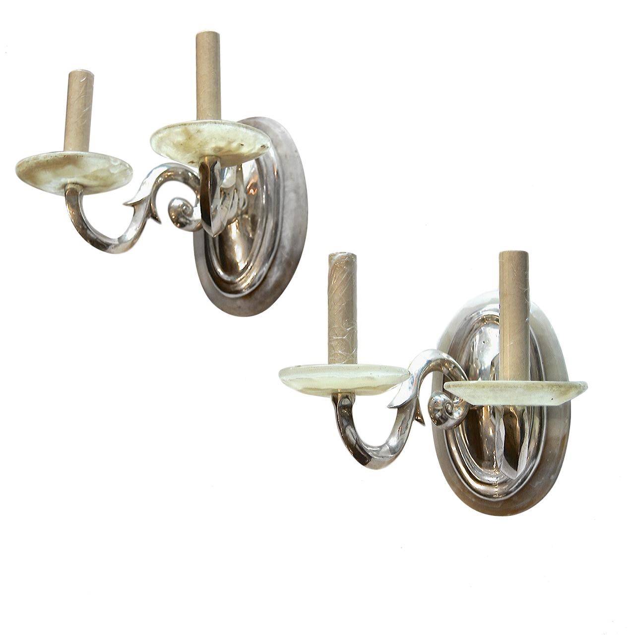 Metà XX secolo Coppia di lampade ad alabastro e metallo argentato in vendita