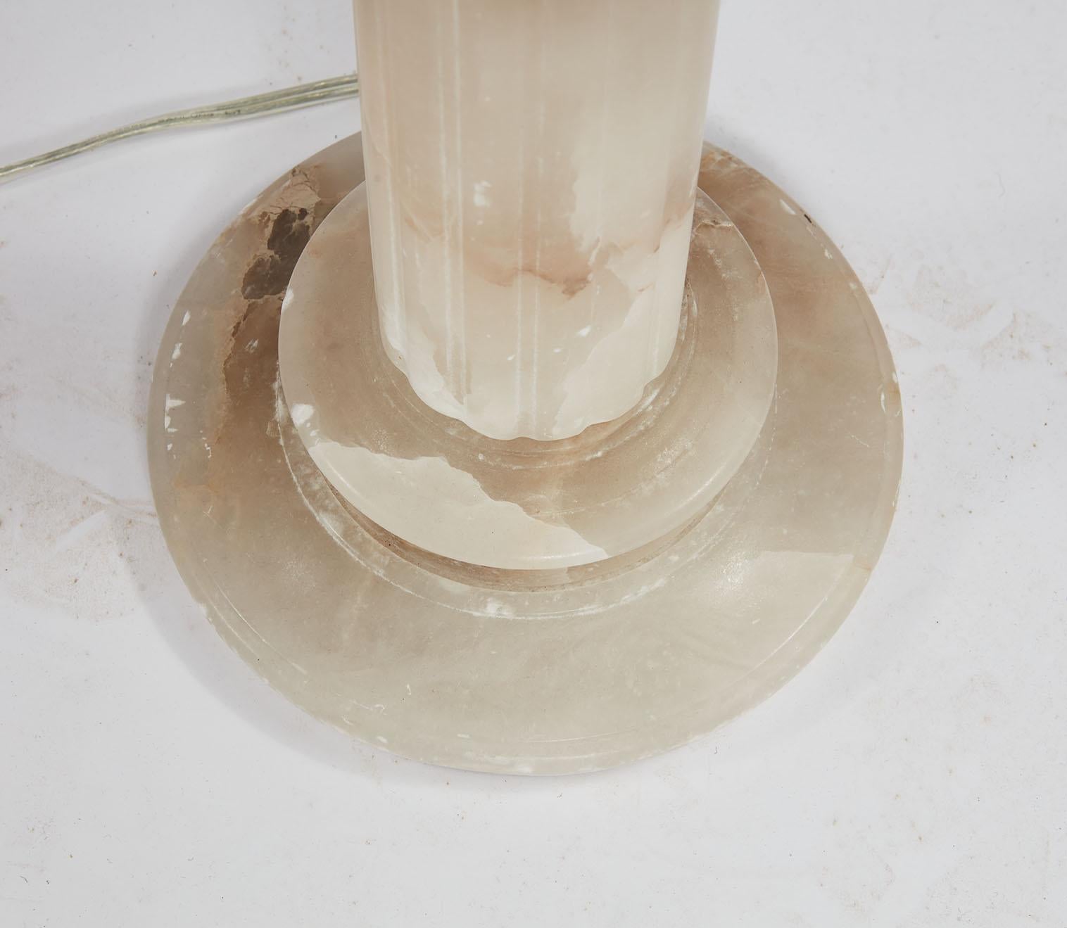 XXIe siècle et contemporain Paire de lampes à colonne en albâtre en vente