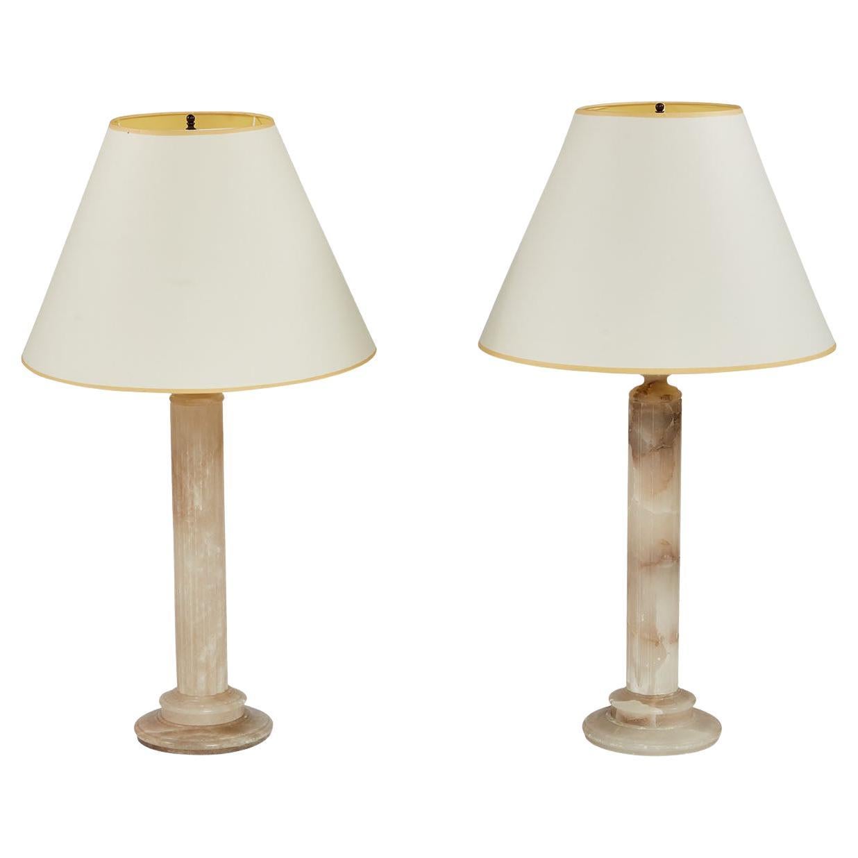 Paire de lampes à colonne en albâtre en vente