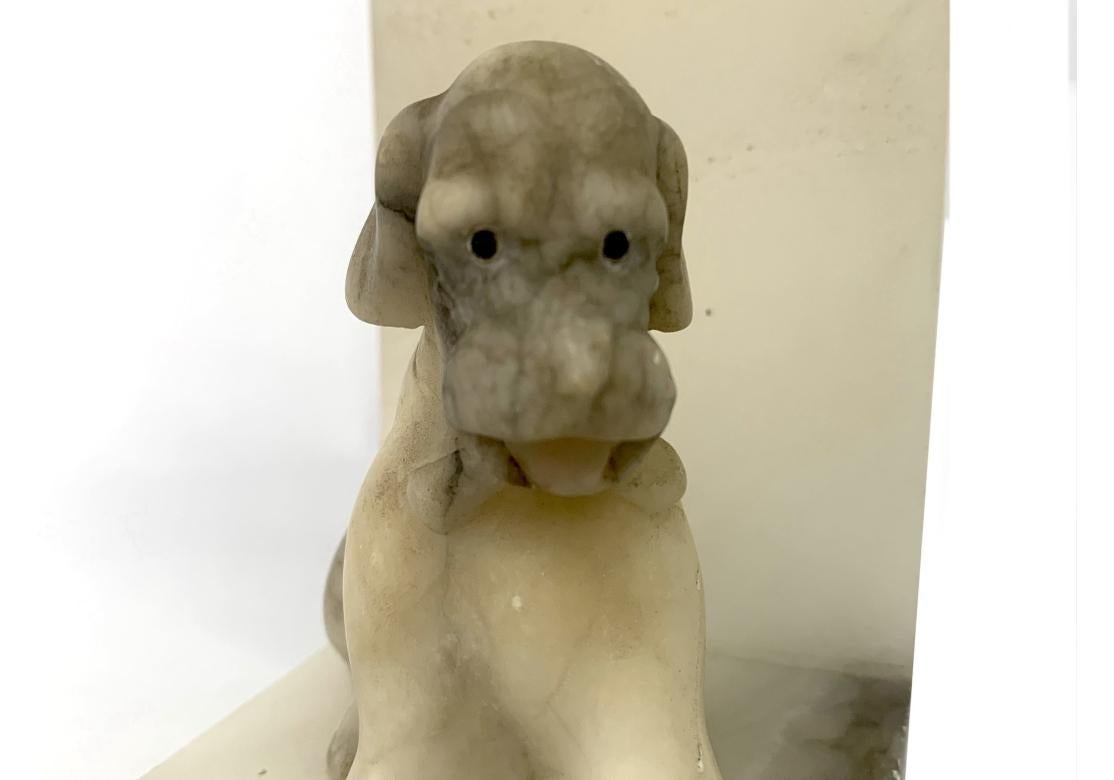 Ein Paar Hunde-Buchstützen aus Alabaster im Vintage-Stil im Angebot 6