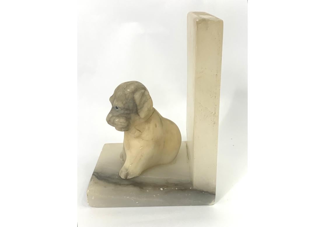 Ein Paar Hunde-Buchstützen aus Alabaster im Vintage-Stil im Angebot 9