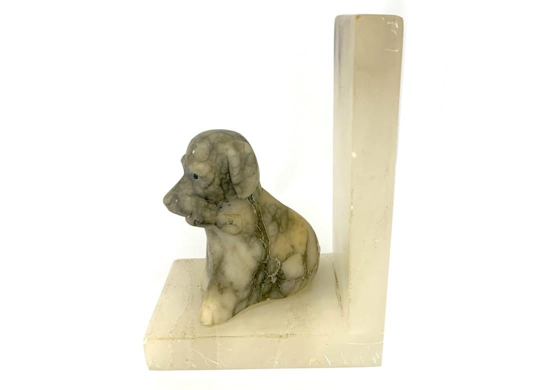 Ein Paar Hunde-Buchstützen aus Alabaster im Vintage-Stil (20. Jahrhundert) im Angebot