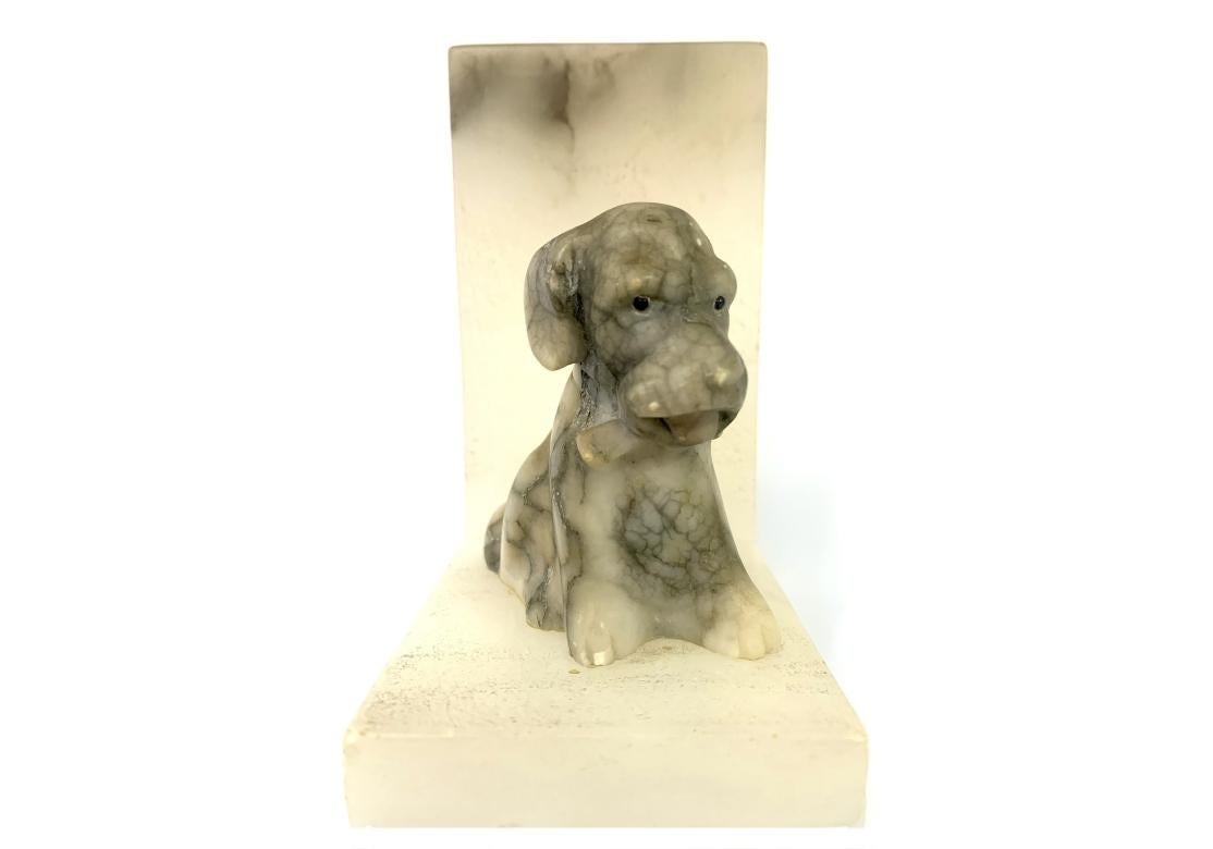 Ein Paar Hunde-Buchstützen aus Alabaster im Vintage-Stil im Angebot 2