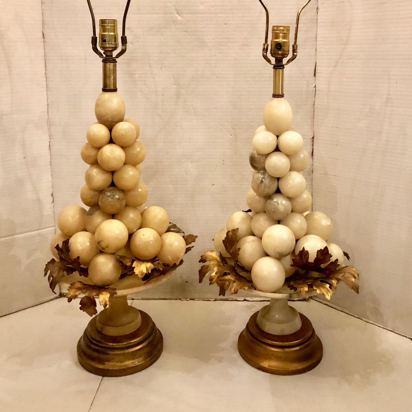 Paire de lampes de table en raisin d'albâtre en vente 1