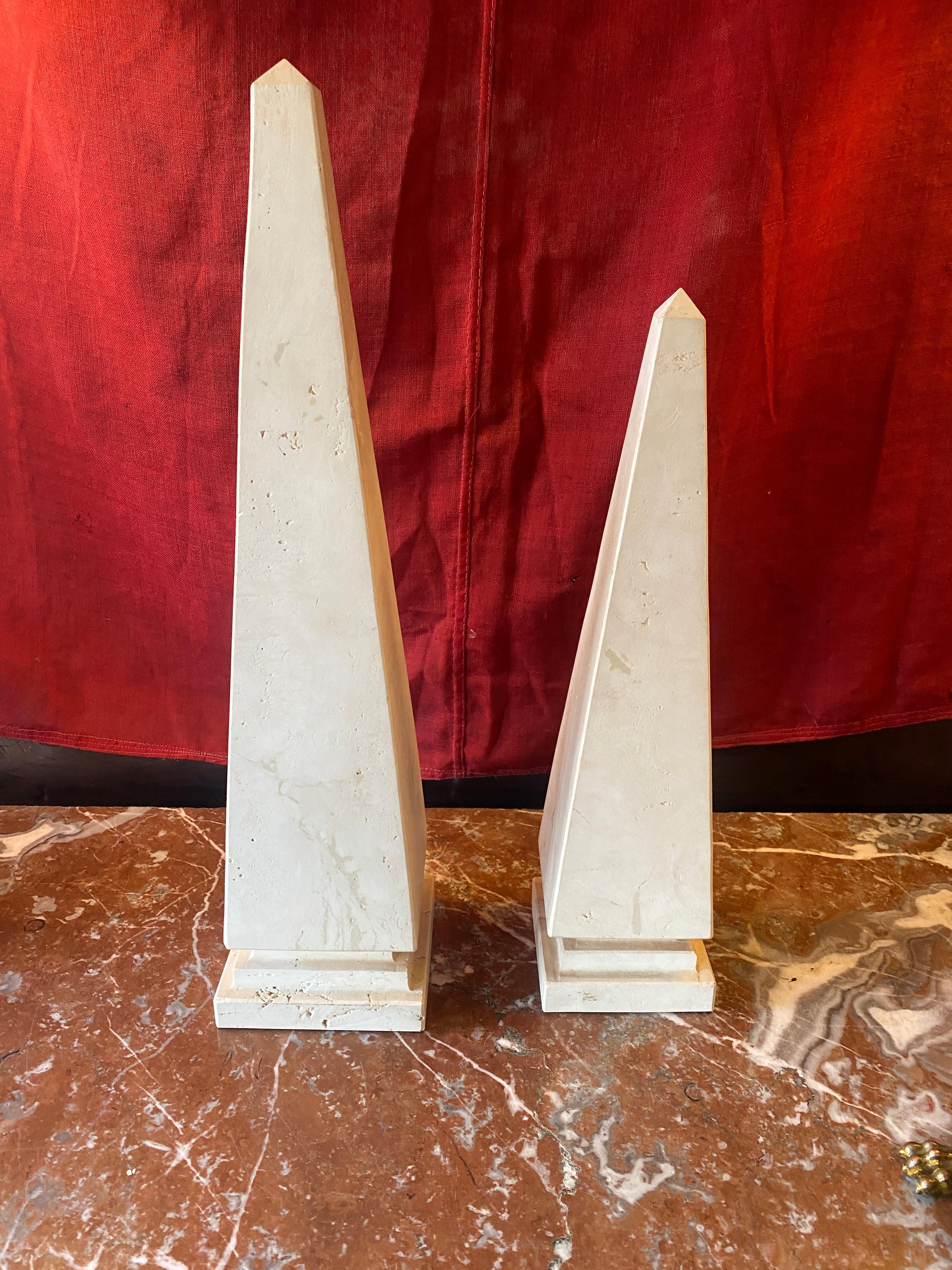 A pair of white alabaster Italian mid-century Obelisks.
The smaller one measures 4