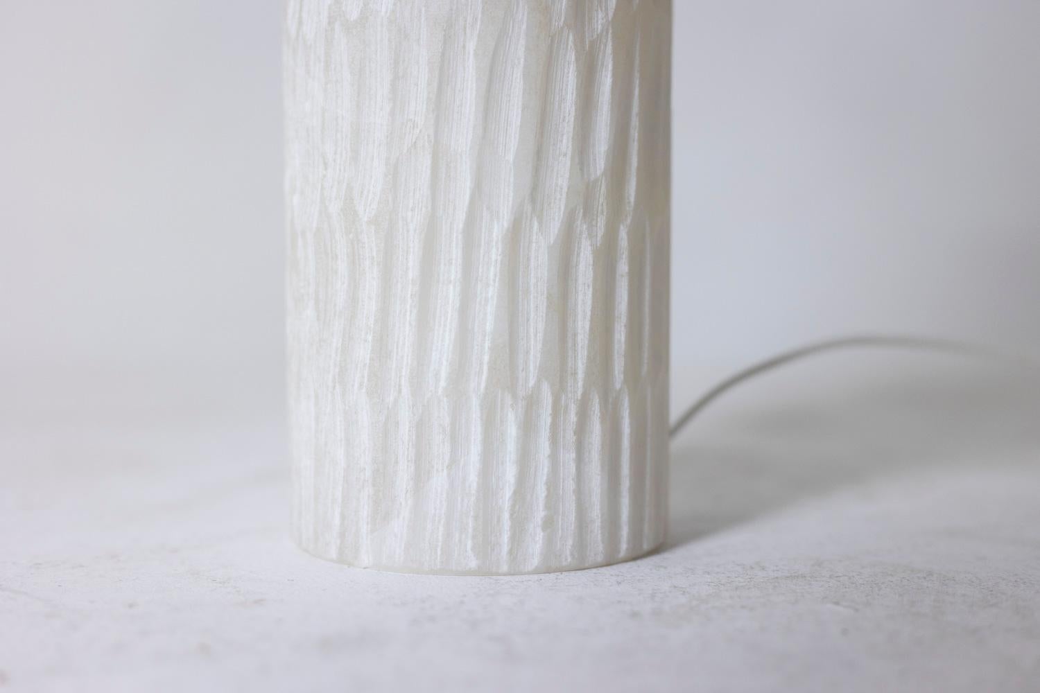 Pair of alabaster lamps, contemporary work In Excellent Condition For Sale In Saint-Ouen, FR