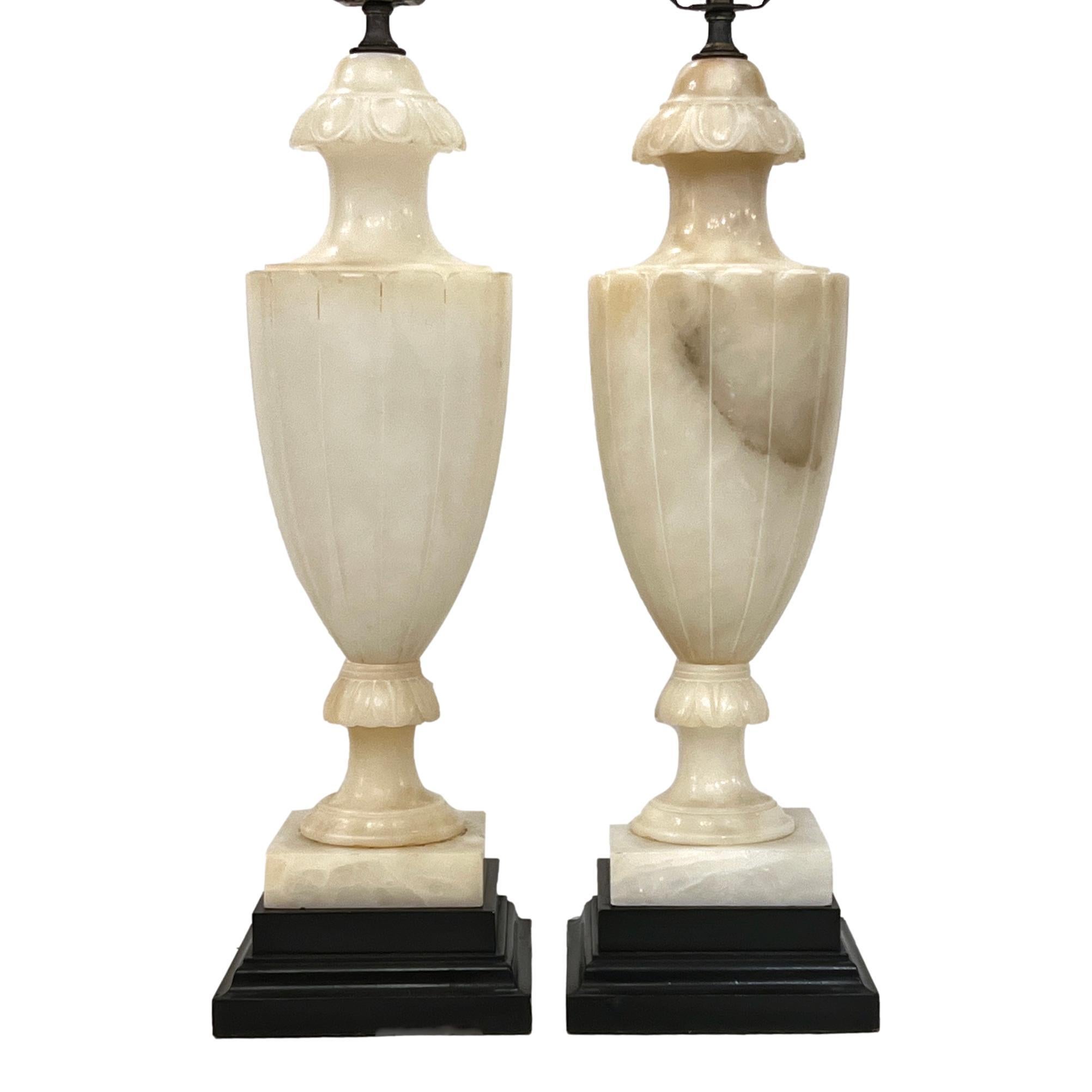 Pair of Alabaster Lamps In Good Condition For Sale In New York, NY