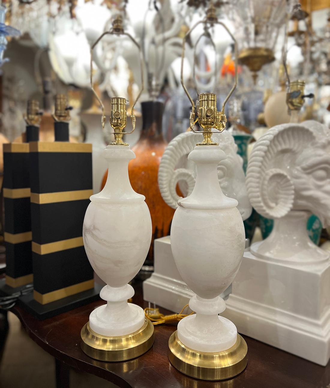 Paire de lampes en albâtre en vente 1