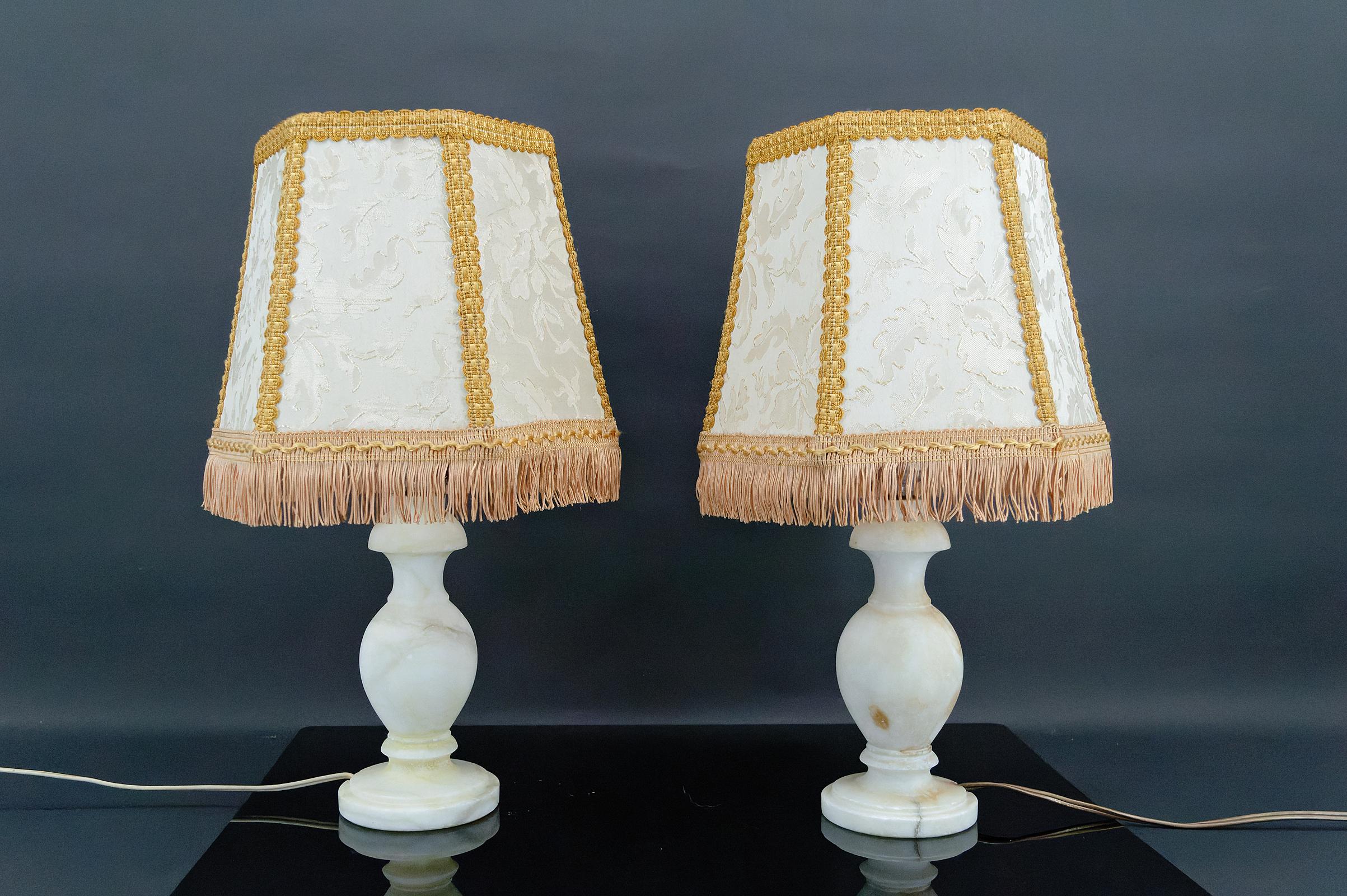 Neoclassical Revival Pair of alabaster lamps, Neo-Classical / Hollywood Regency, Italy, circa 1940 For Sale