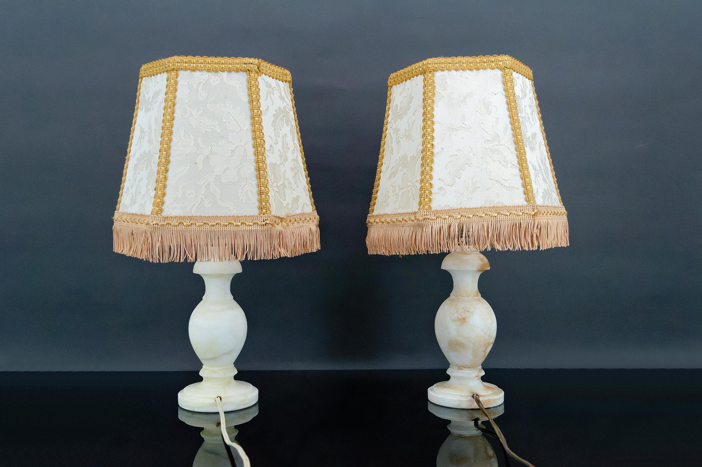 Italian Pair of alabaster lamps, Neo-Classical / Hollywood Regency, Italy, circa 1940 For Sale