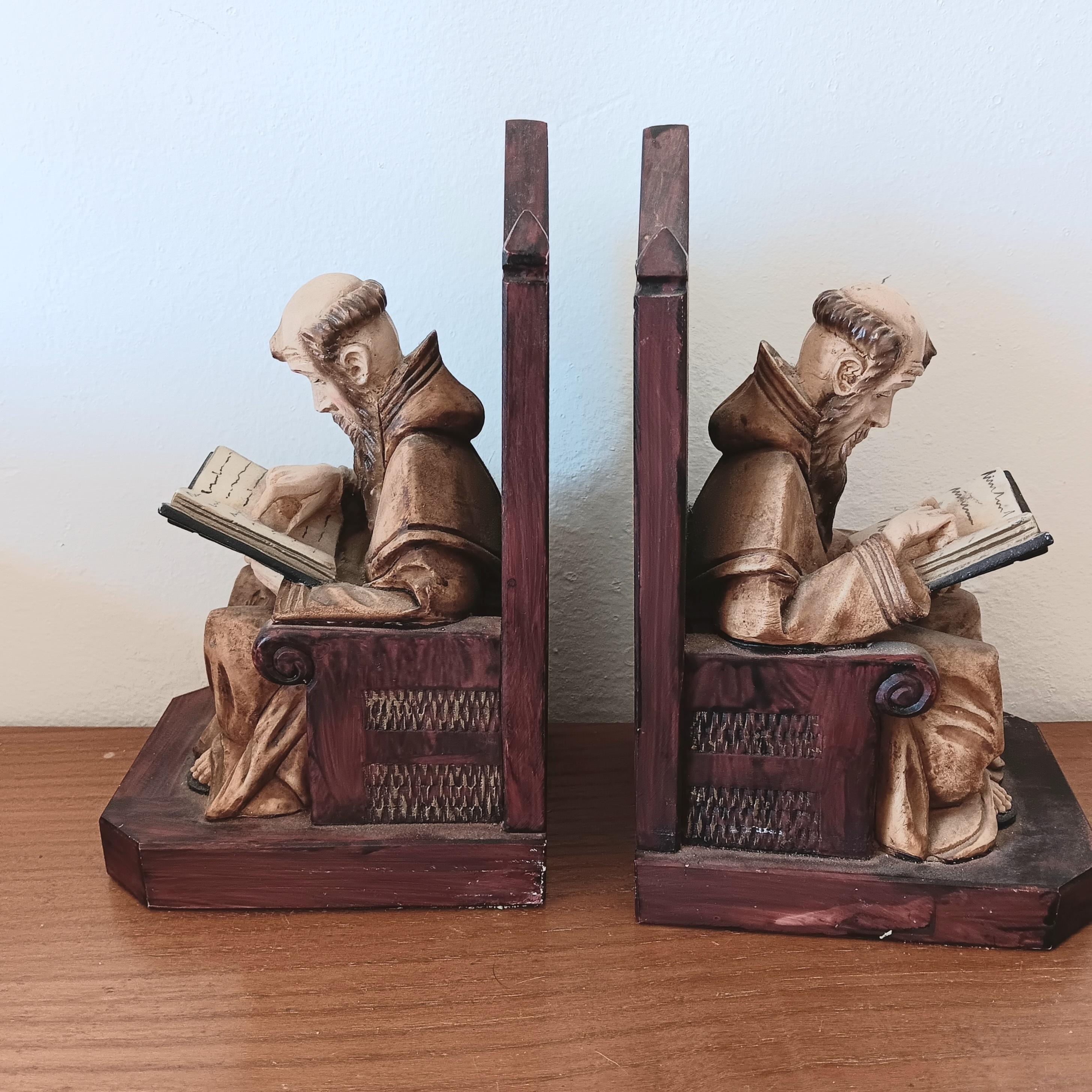 Serre-livres polycrhome en forme de bibliothèque médiévale Monk, très original en vente 5