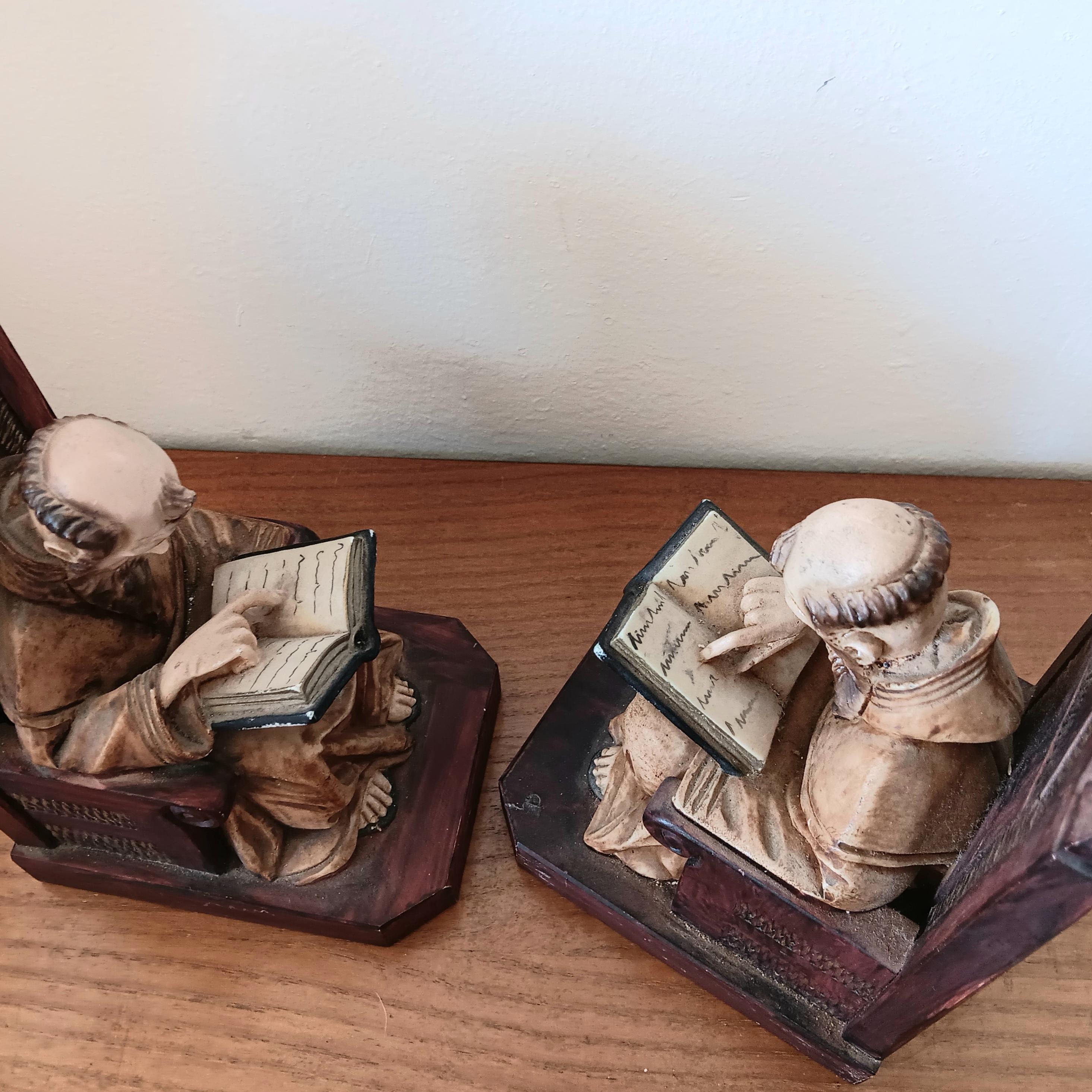 Médiéval Serre-livres polycrhome en forme de bibliothèque médiévale Monk, très original en vente