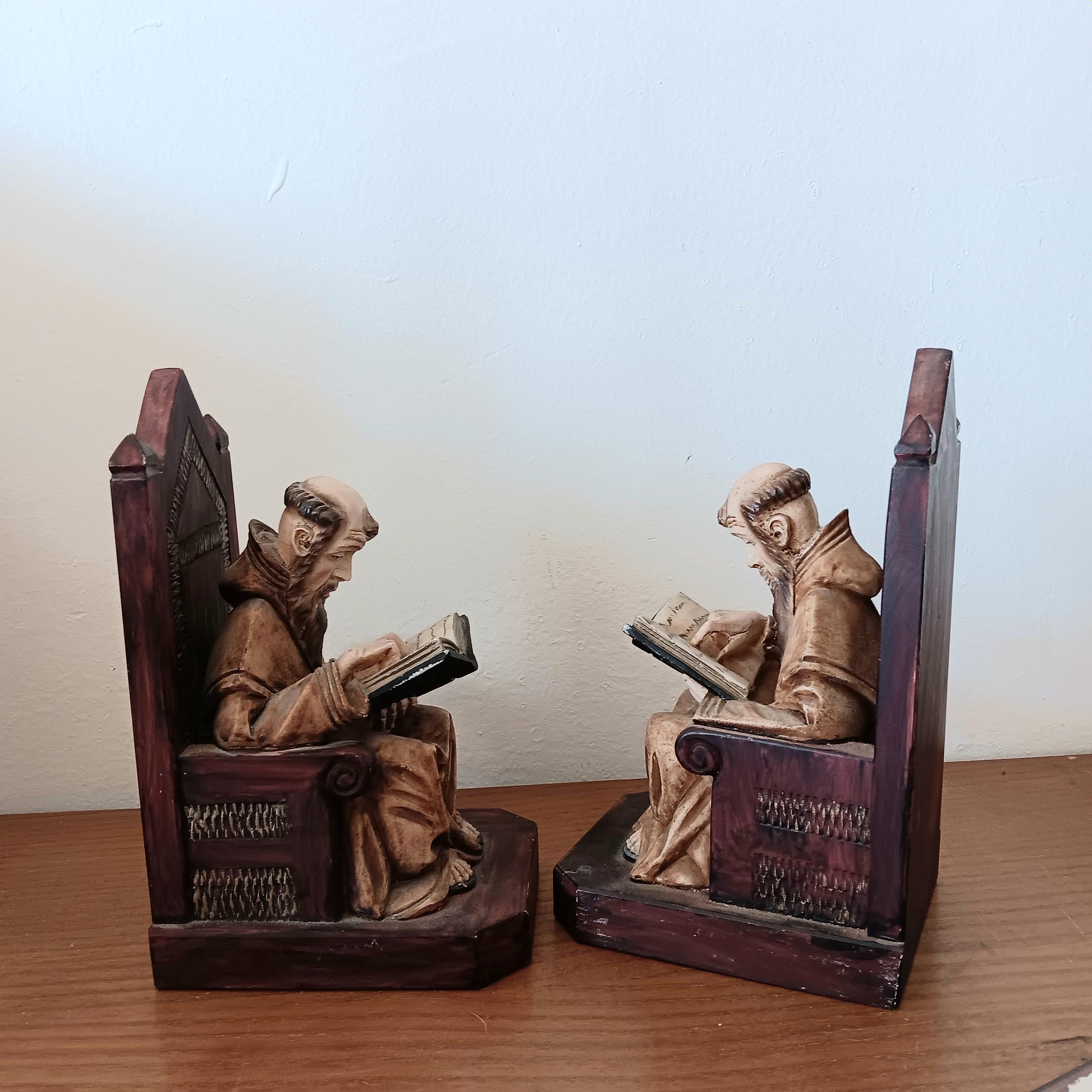 Sculpté Serre-livres polycrhome en forme de bibliothèque médiévale Monk, très original en vente