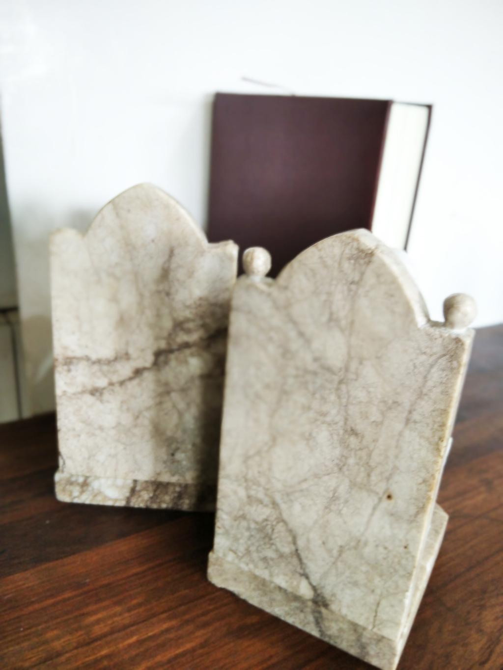 Pair of Alabaster Marble Bookends in Form of Medieval Library Very Original  In Excellent Condition In Mombuey, Zamora