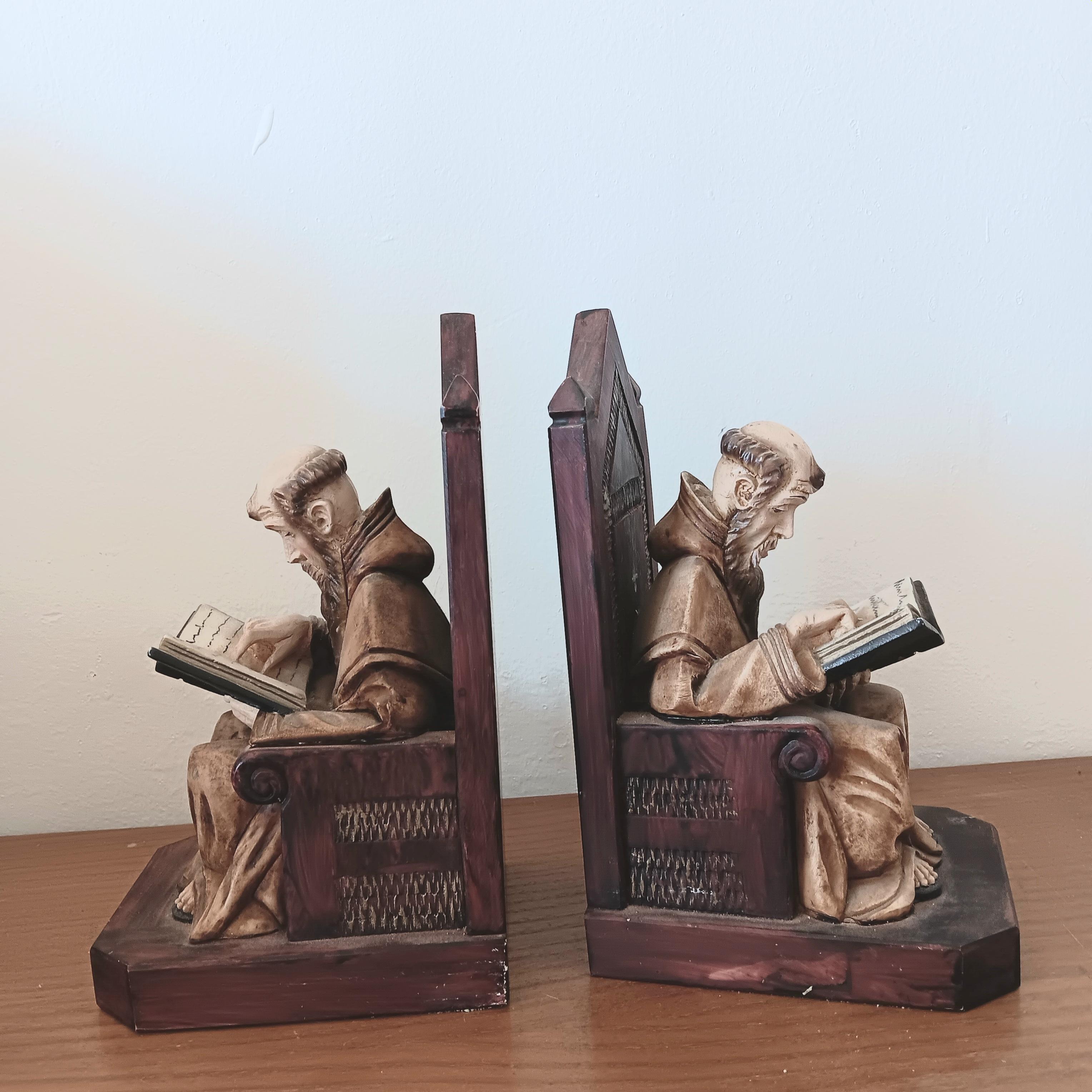 Serre-livres polycrhome en forme de bibliothèque médiévale Monk, très original en vente 1