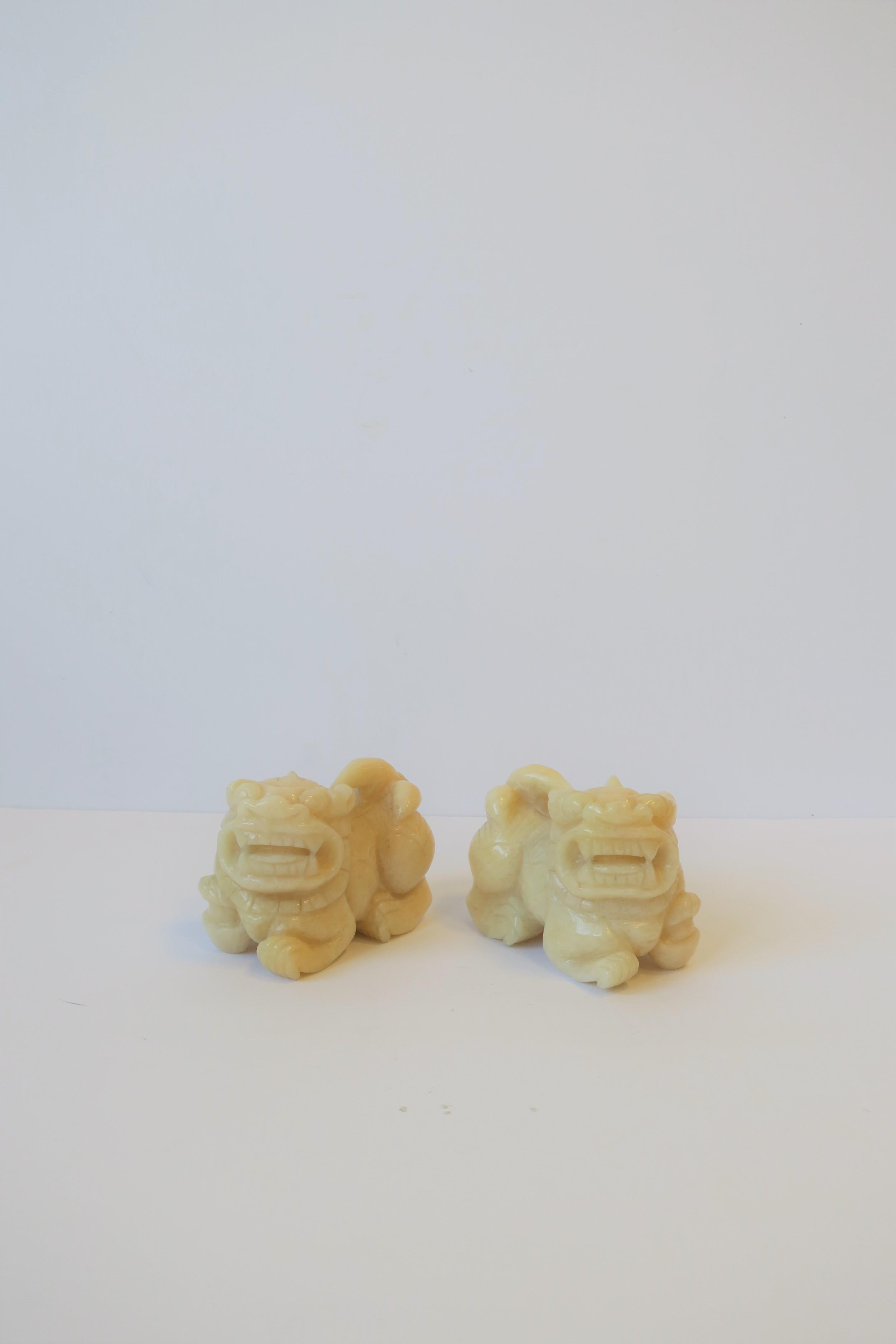 Pair of Alabaster Marble Foo Dogs In Good Condition In New York, NY