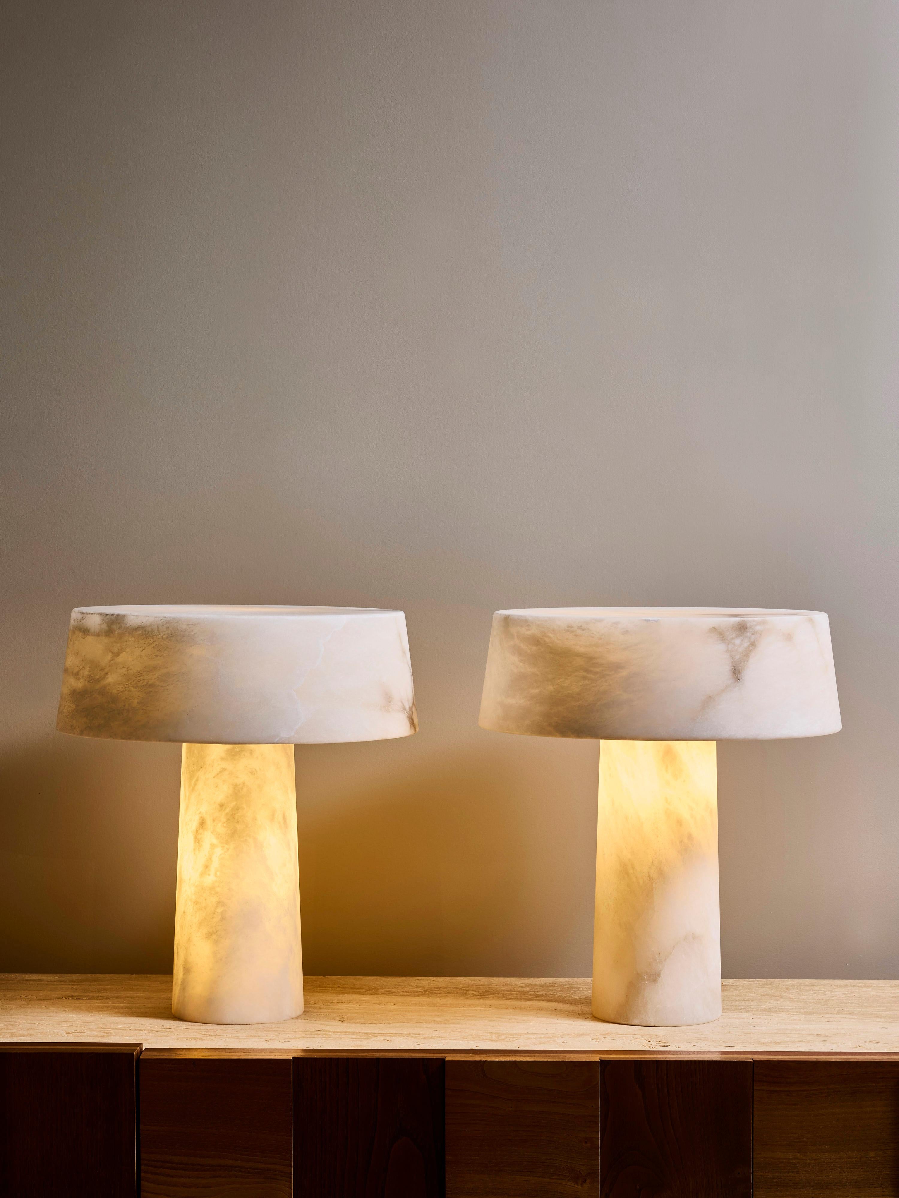Moderne Paire de lampes de table modernes en albâtre en vente