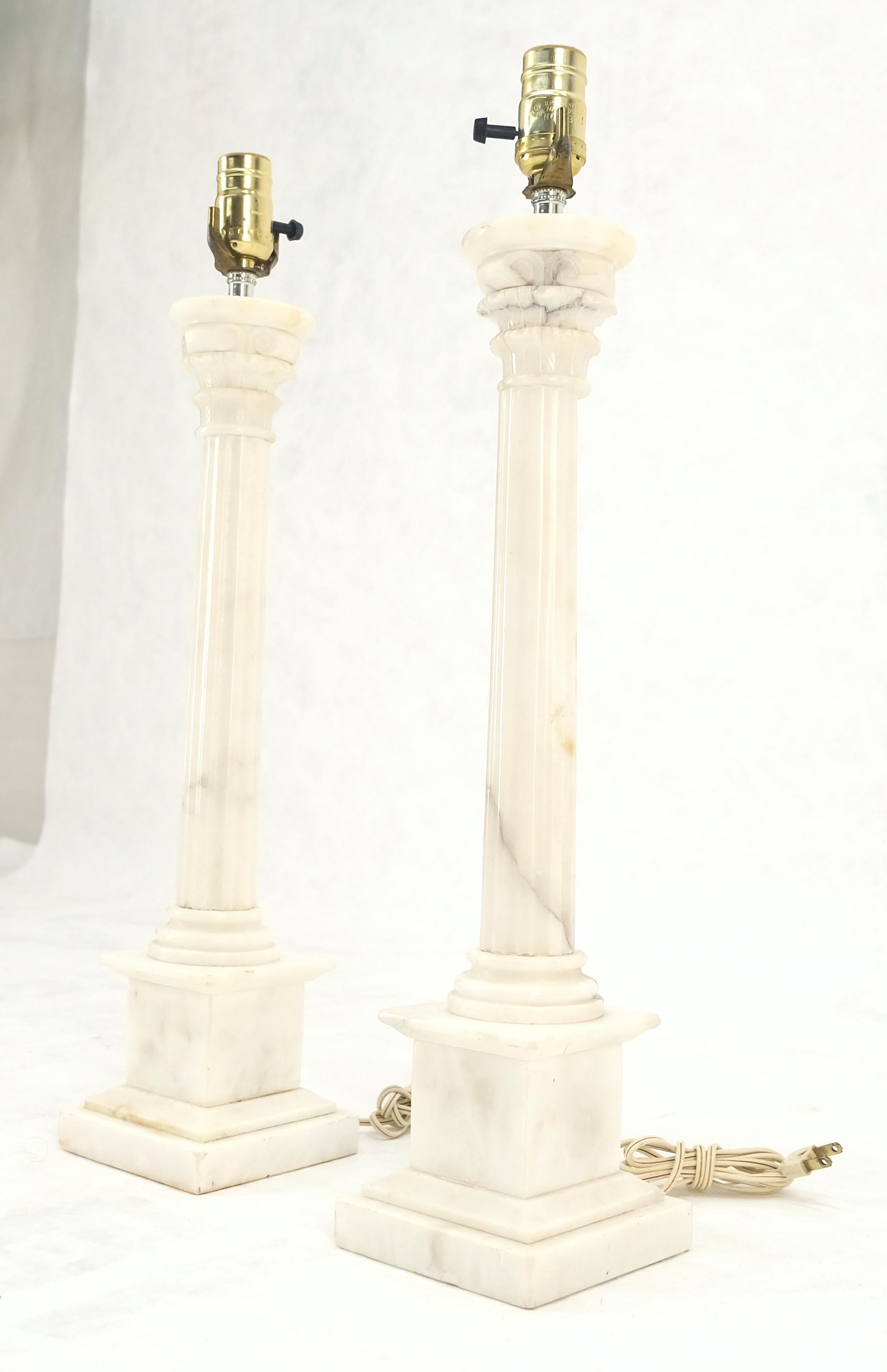Paire de lampes de table à piédestal en forme de colonne en albâtre ou en marbre c1940s MINT en vente 3