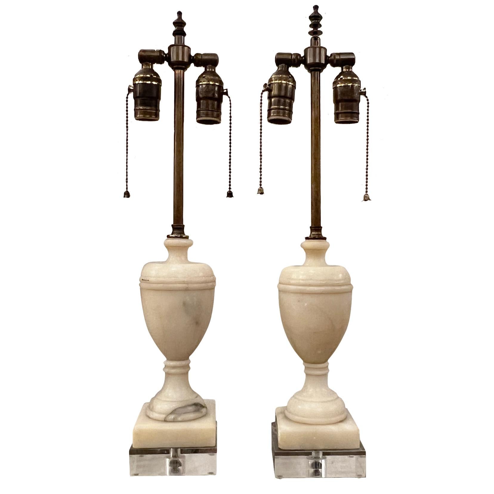 Pair of Alabaster Table Lamps In Good Condition For Sale In New York, NY