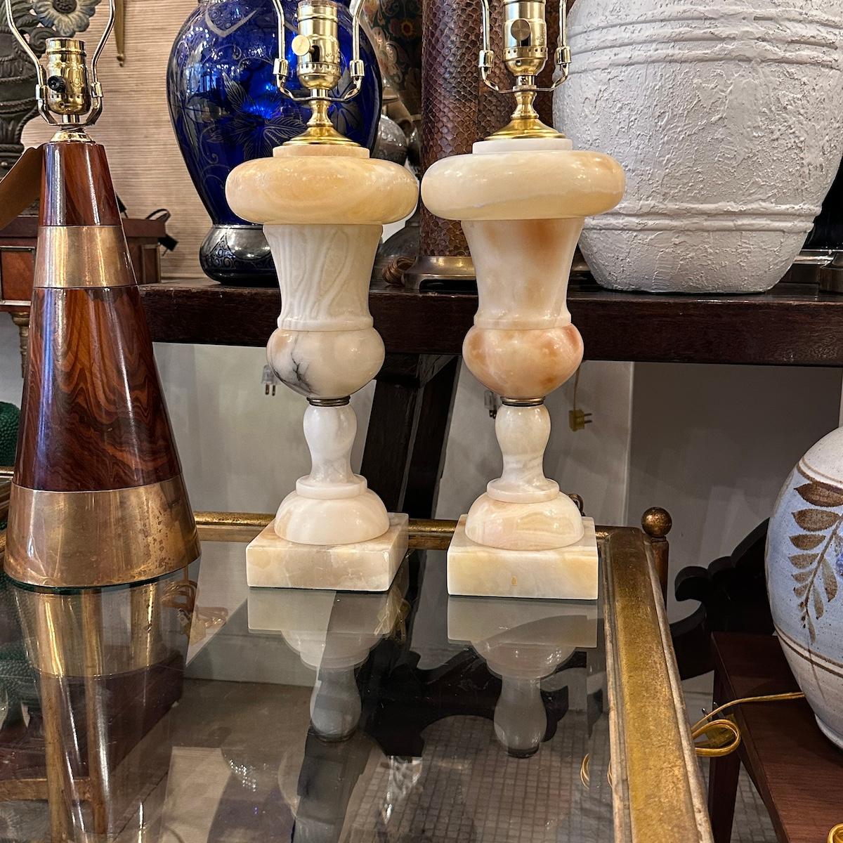 Pair of Alabaster Urn Lamps im Angebot 5