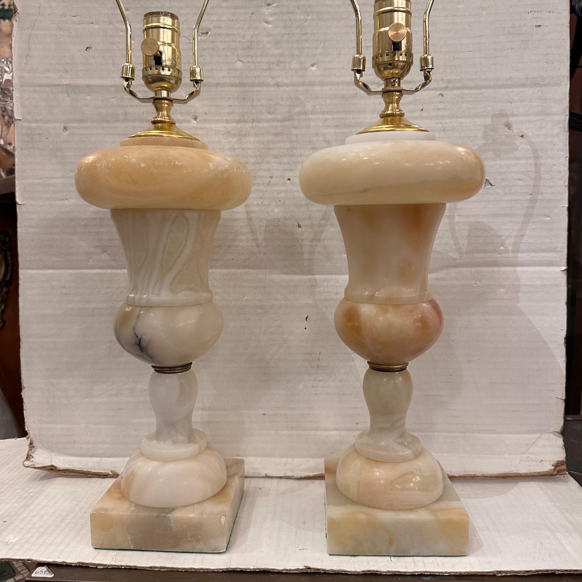Pair of Alabaster Urn Lamps im Angebot 2