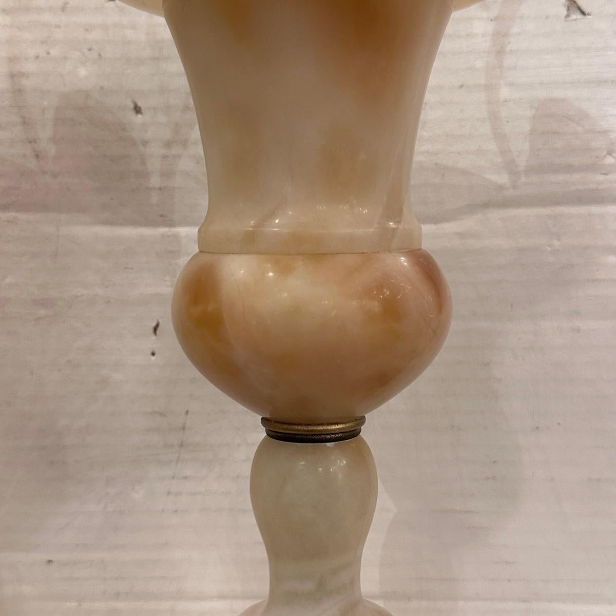 Pair of Alabaster Urn Lamps im Angebot 3