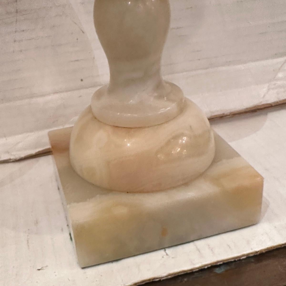 Pair of Alabaster Urn Lamps im Angebot 4